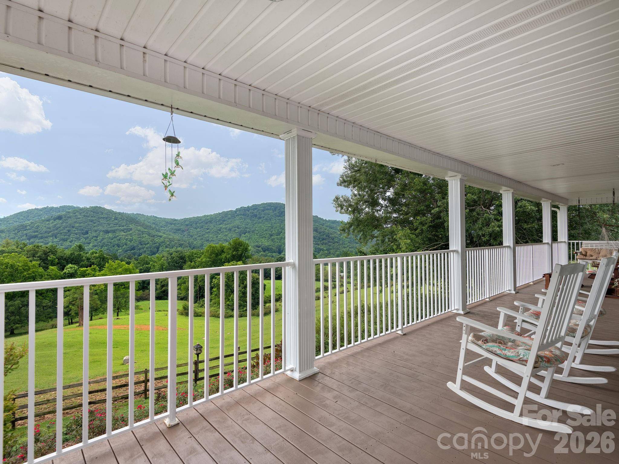 24 Nesbitts Olde Farm RD, Fairview, NC 28730