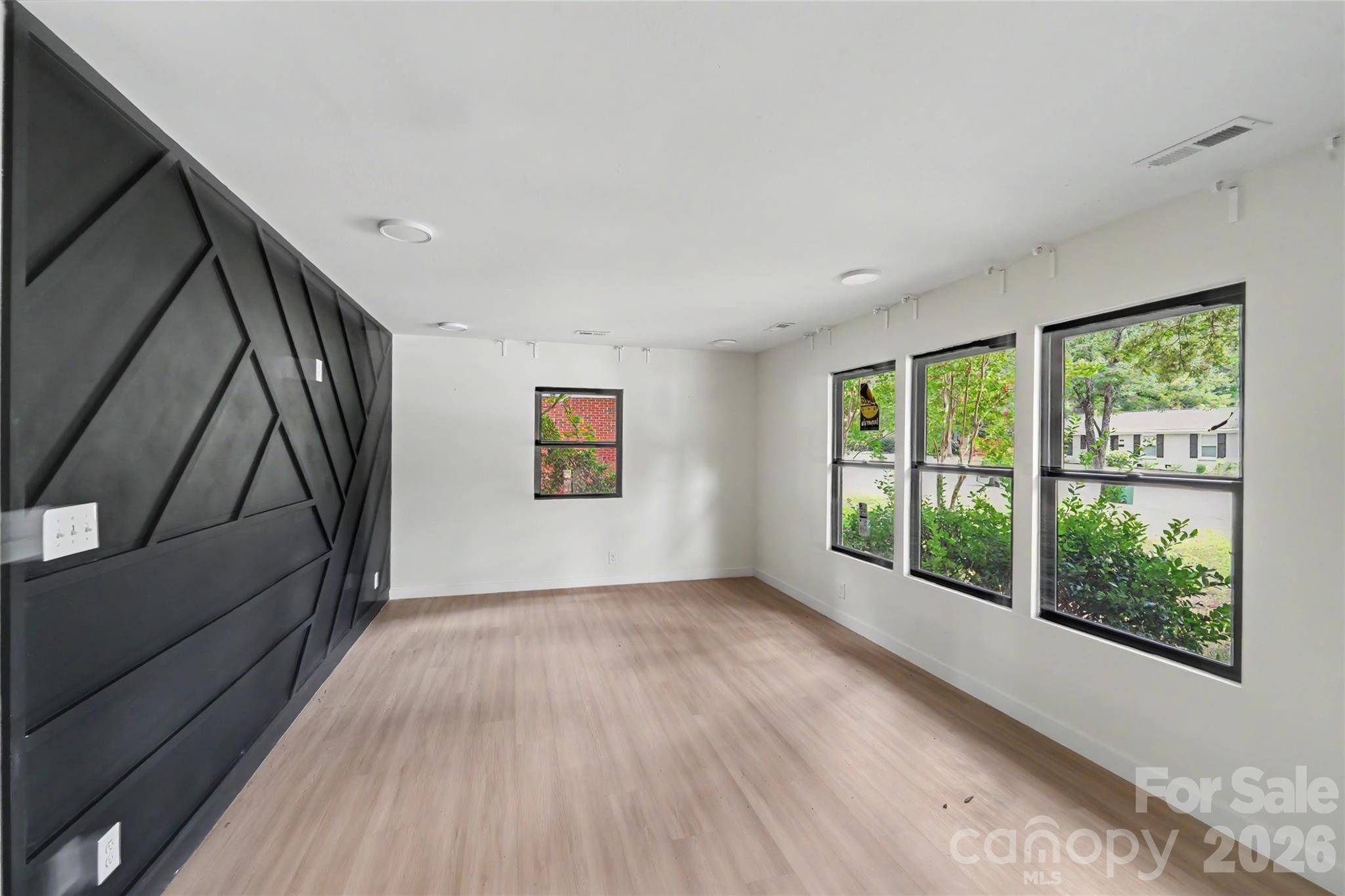 3801 Woodleaf RD, Charlotte, NC 28205