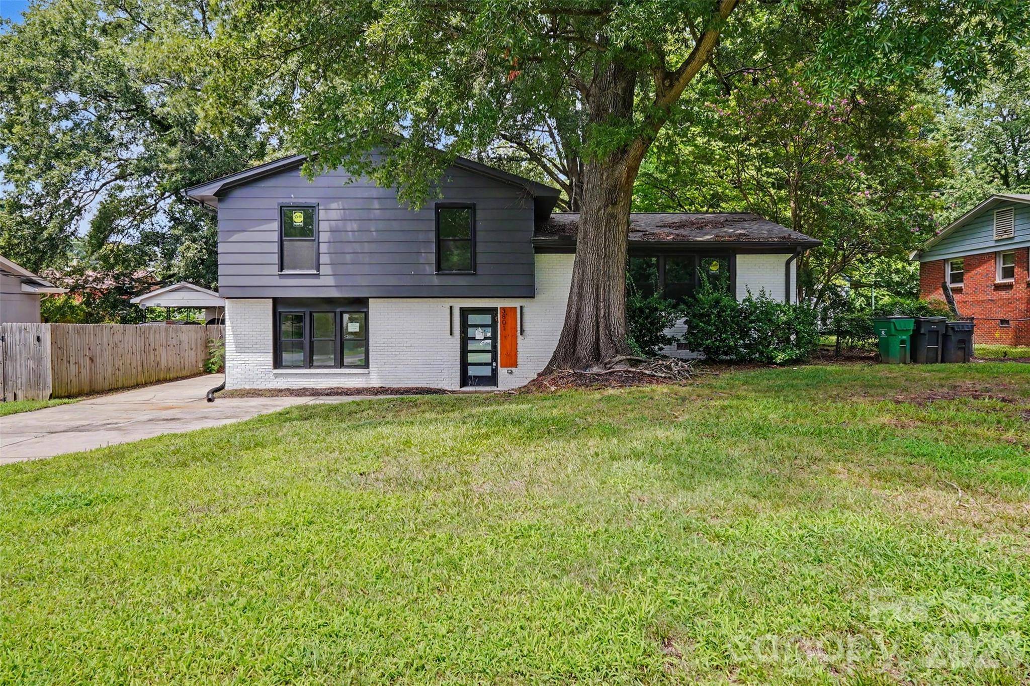 3801 Woodleaf RD, Charlotte, NC 28205