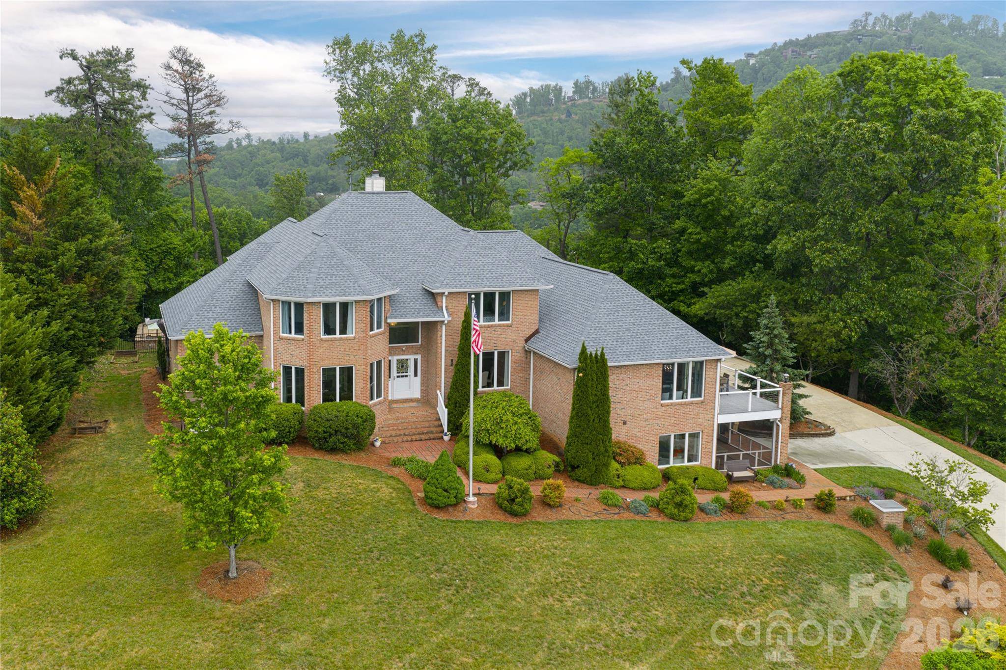 153 Mills PL, Asheville, NC 28804