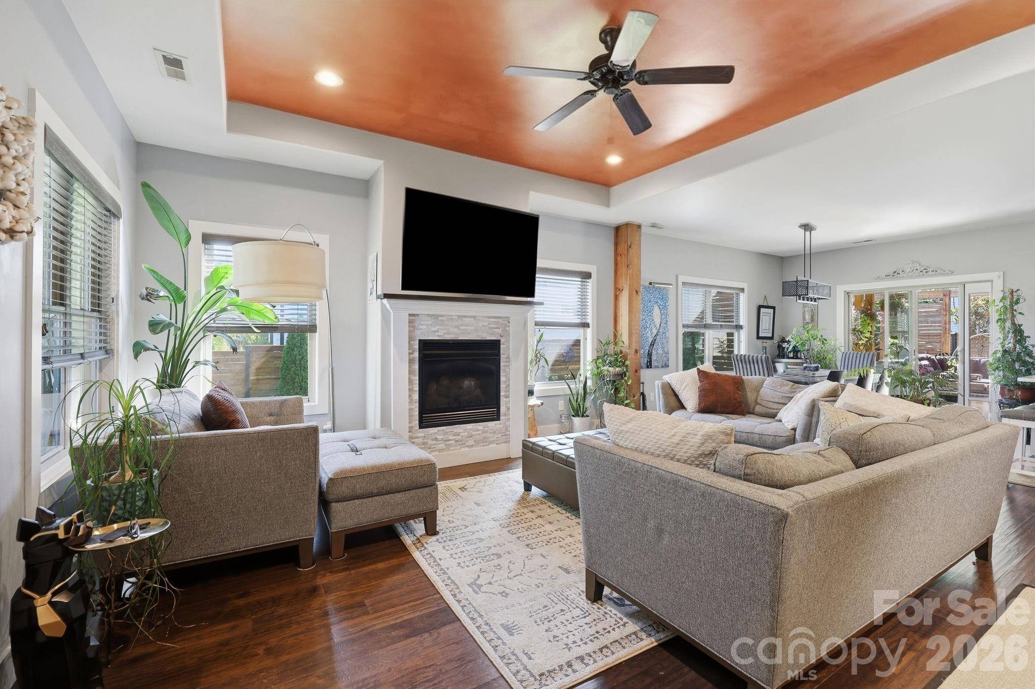 25 Linn Garden LN, Swannanoa, NC 28778