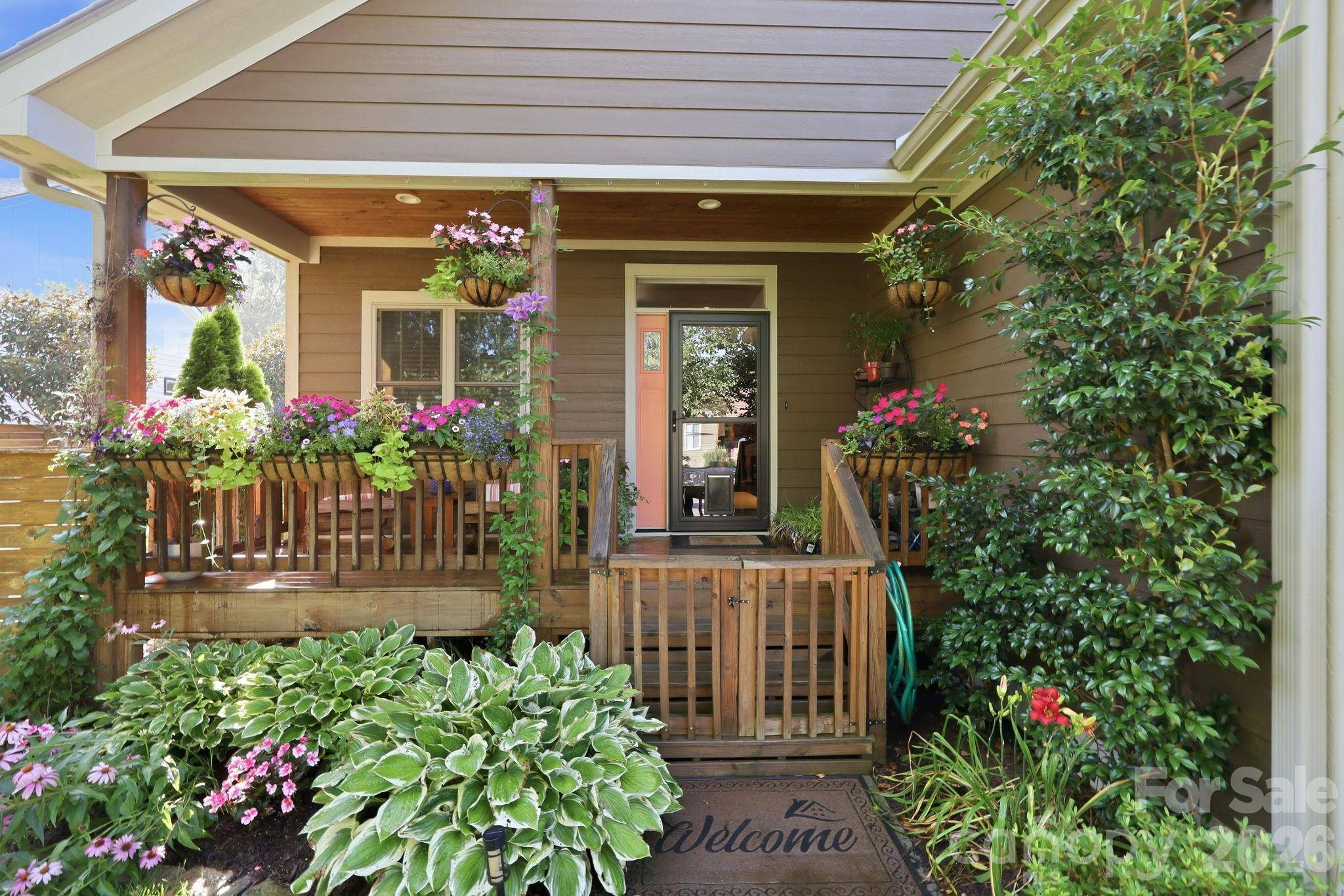 25 Linn Garden LN, Swannanoa, NC 28778