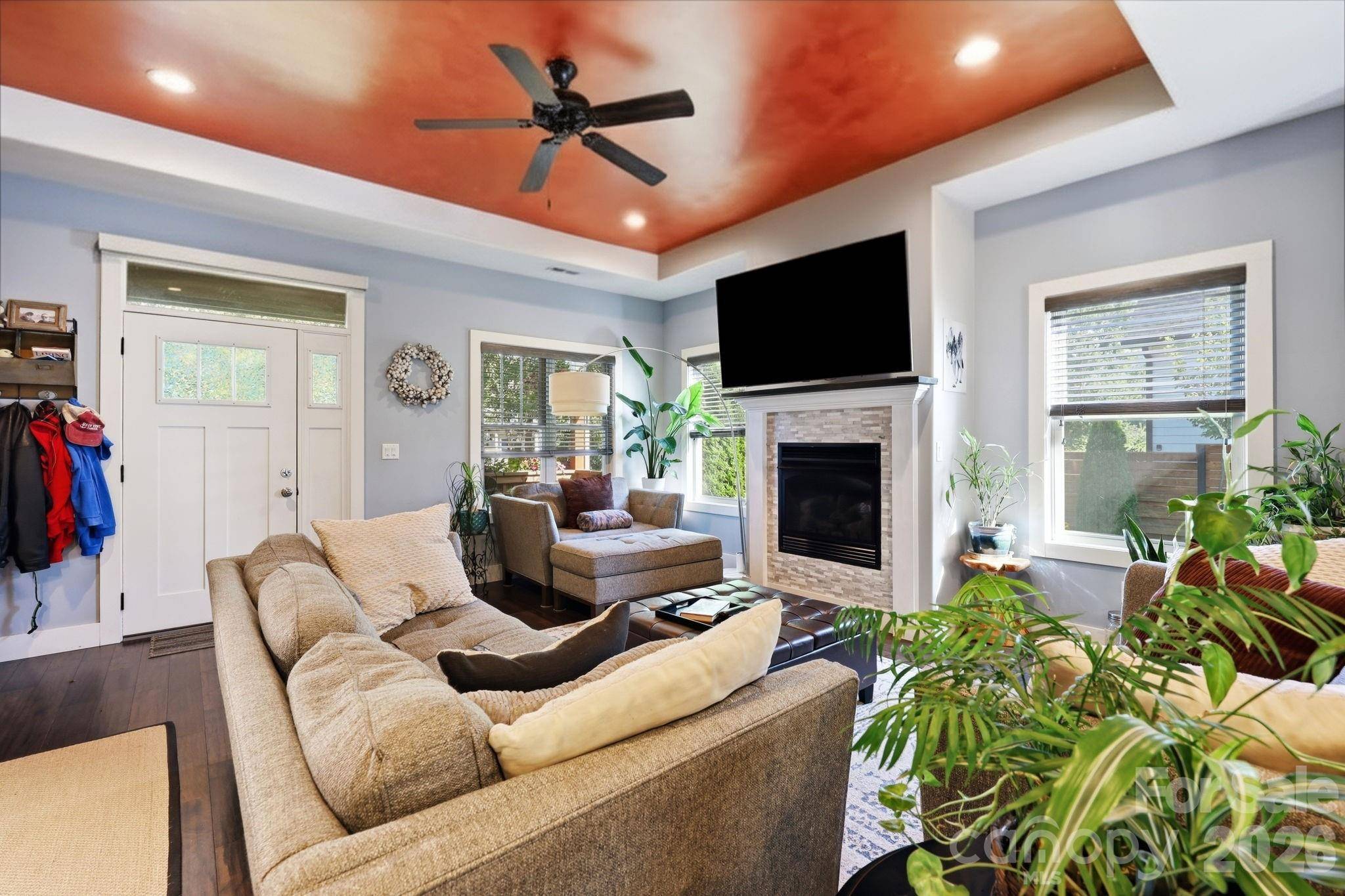 25 Linn Garden LN, Swannanoa, NC 28778