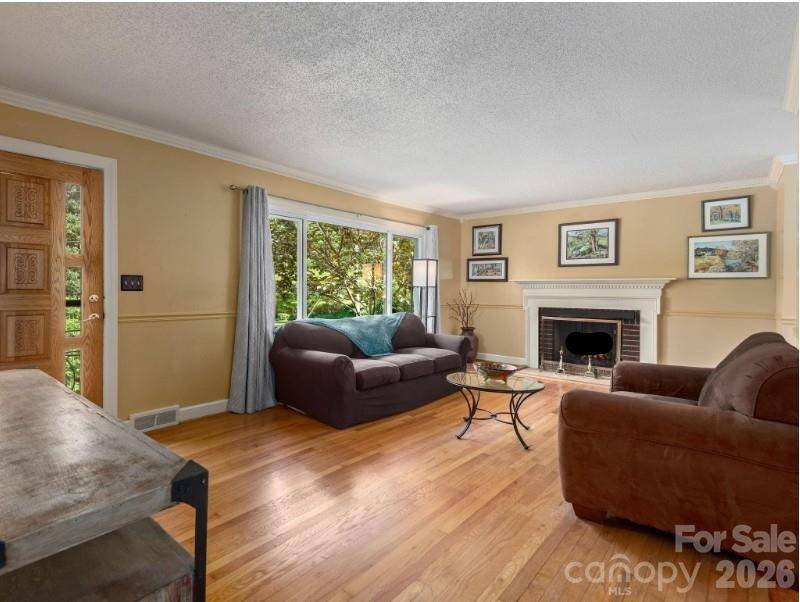 112 Lyndale RD, Hendersonville, NC 28739