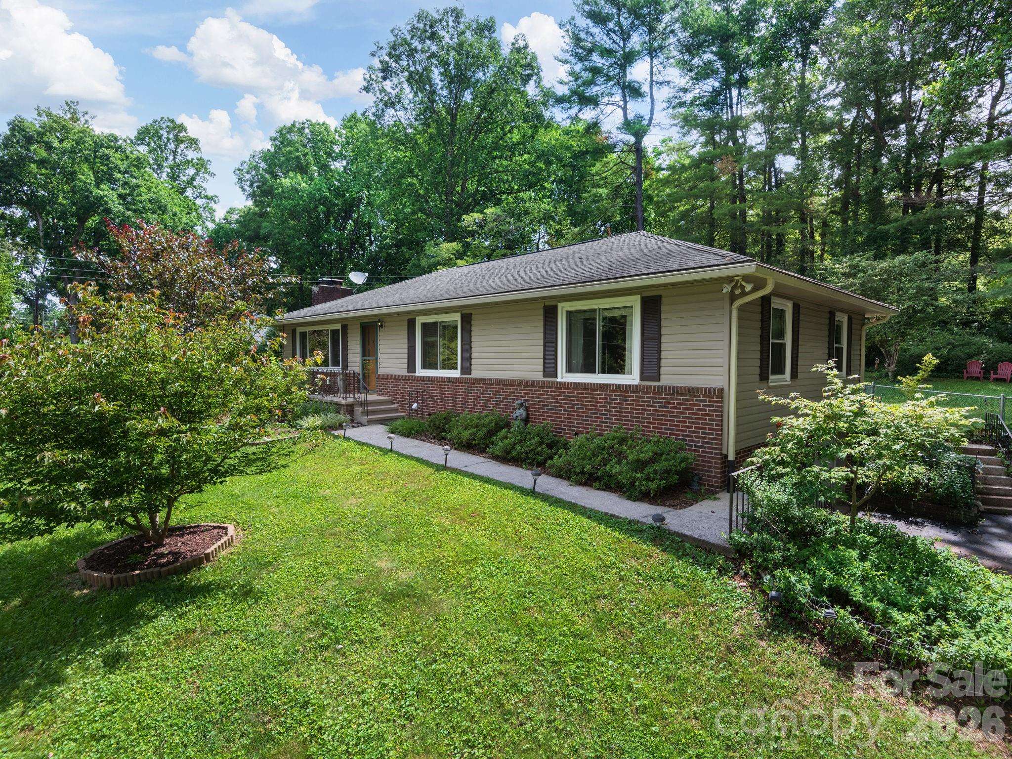 112 Lyndale RD, Hendersonville, NC 28739