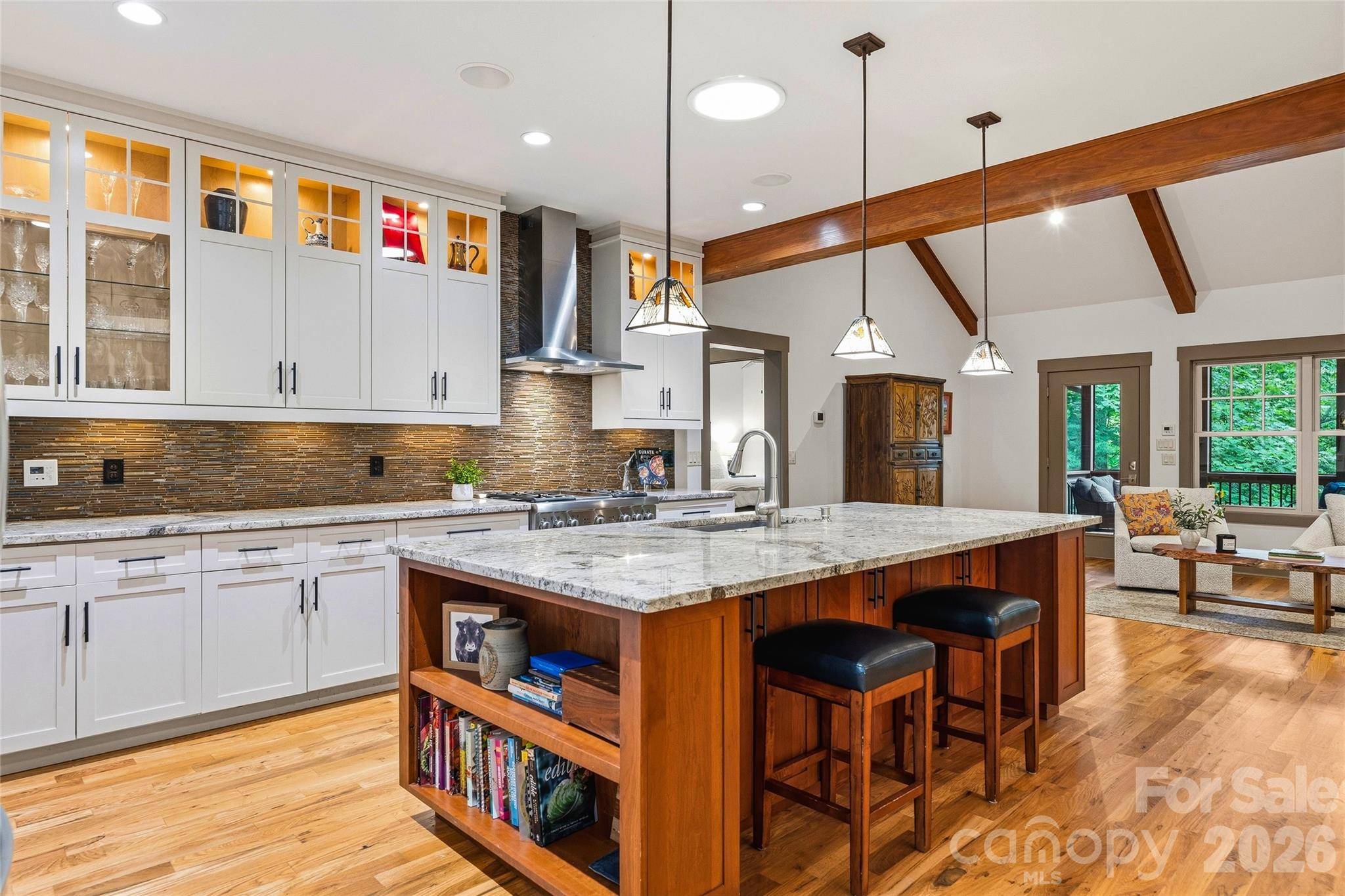 15 E Owl Creek LN, Fairview, NC 28730