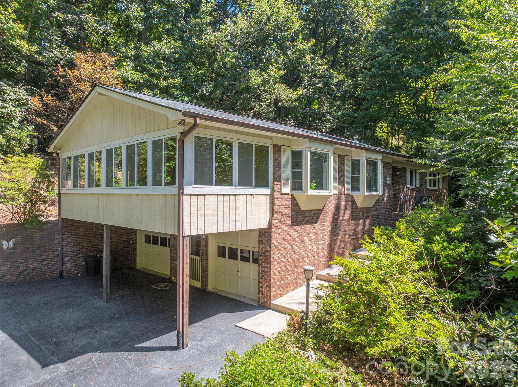 446 Deerhaven LN, Hendersonville, NC 28791