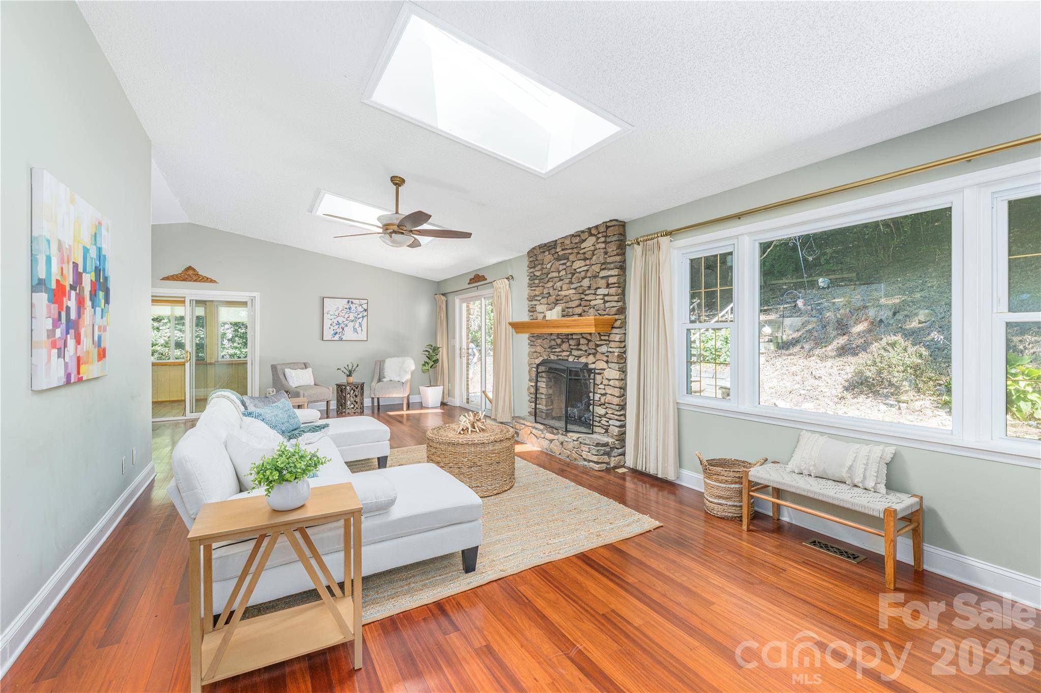 446 Deerhaven LN, Hendersonville, NC 28791