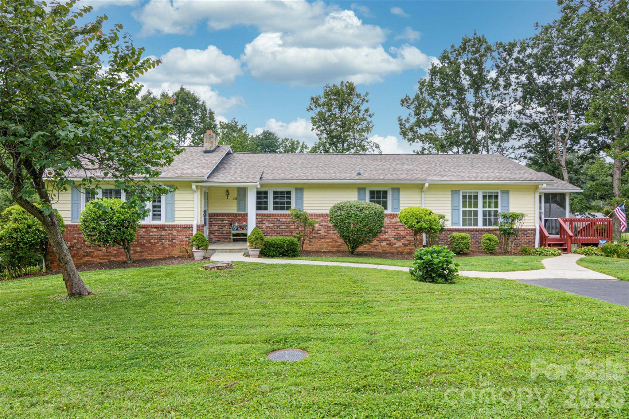 352 Cedar LN, Arden, NC 28704