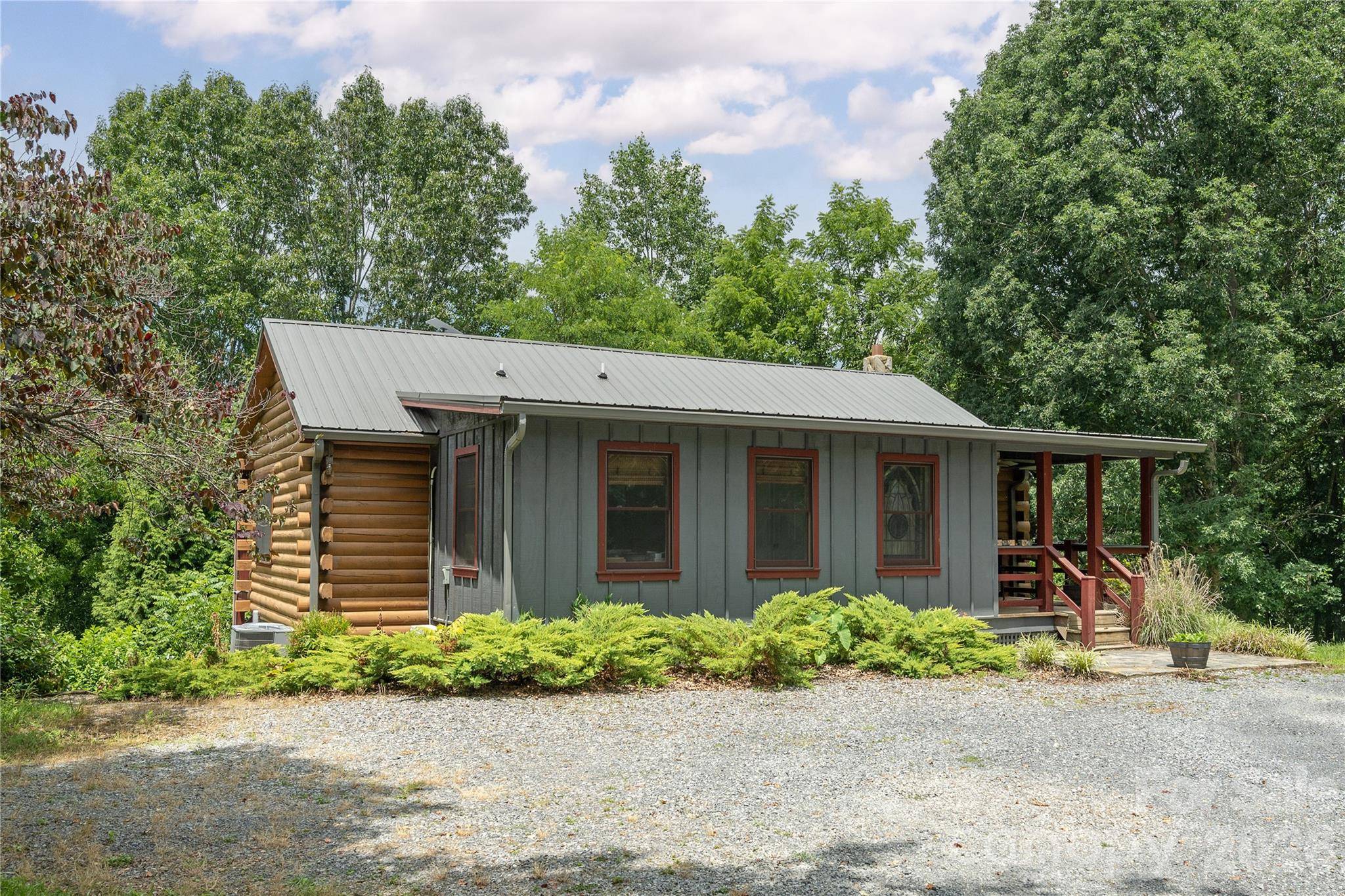 47 Buchanan LN, Canton, NC 28716