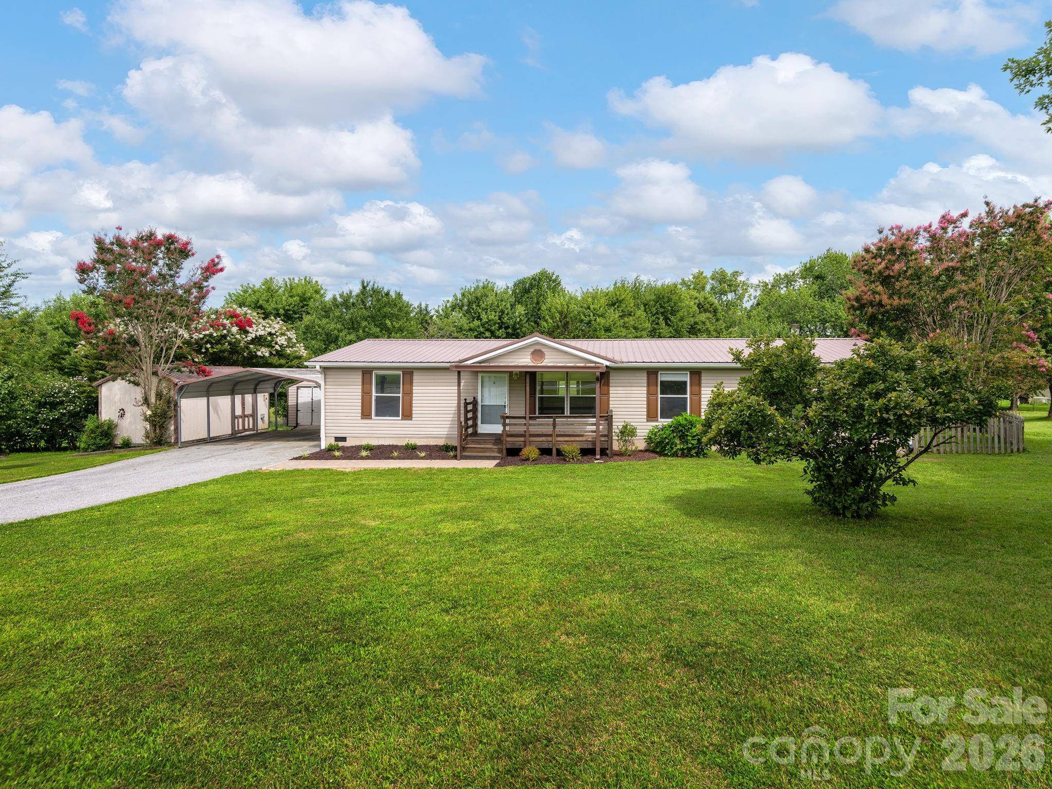 260 Divide LOOP, Flat Rock, NC 28731