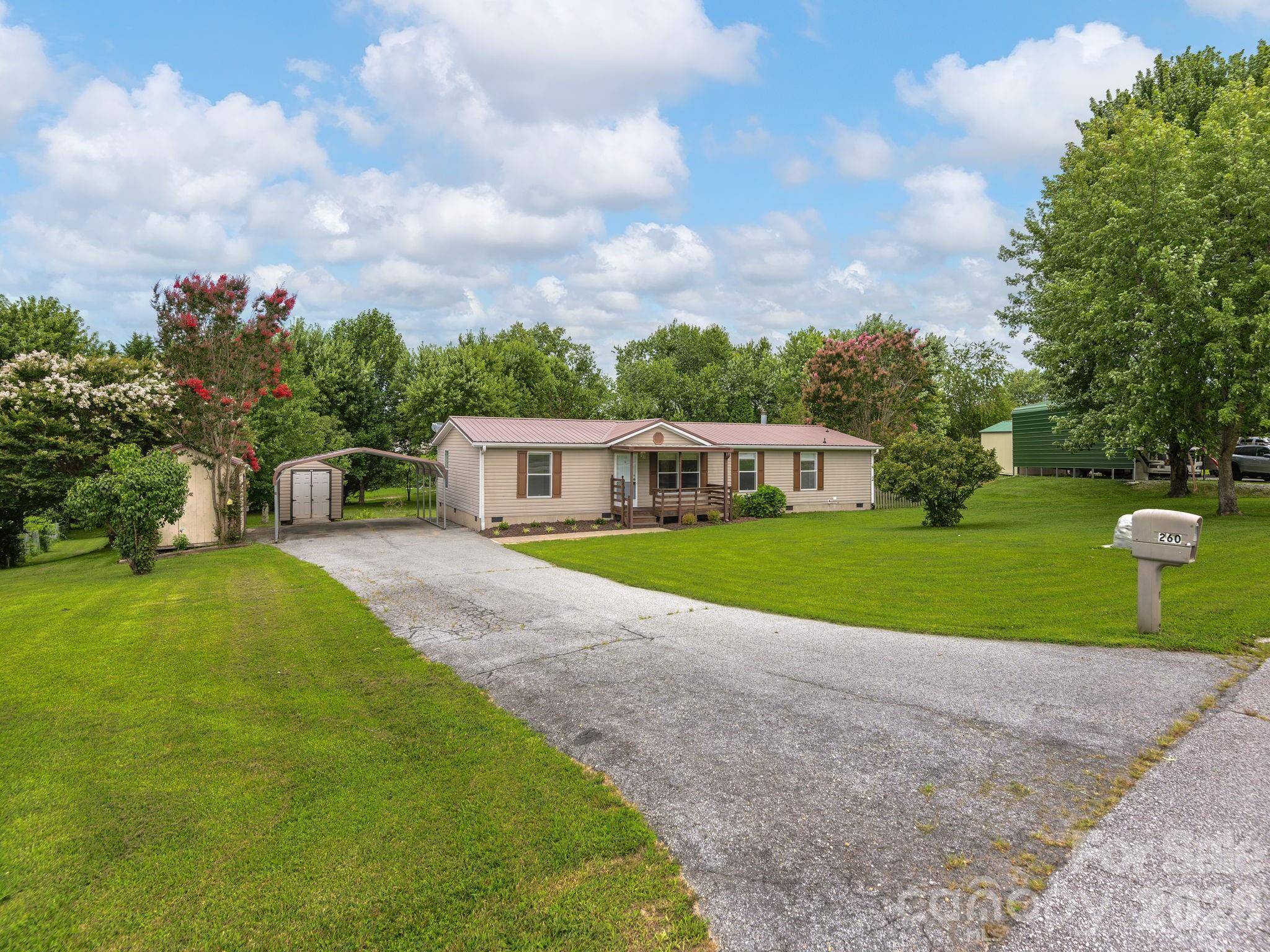 260 Divide LOOP, Flat Rock, NC 28731