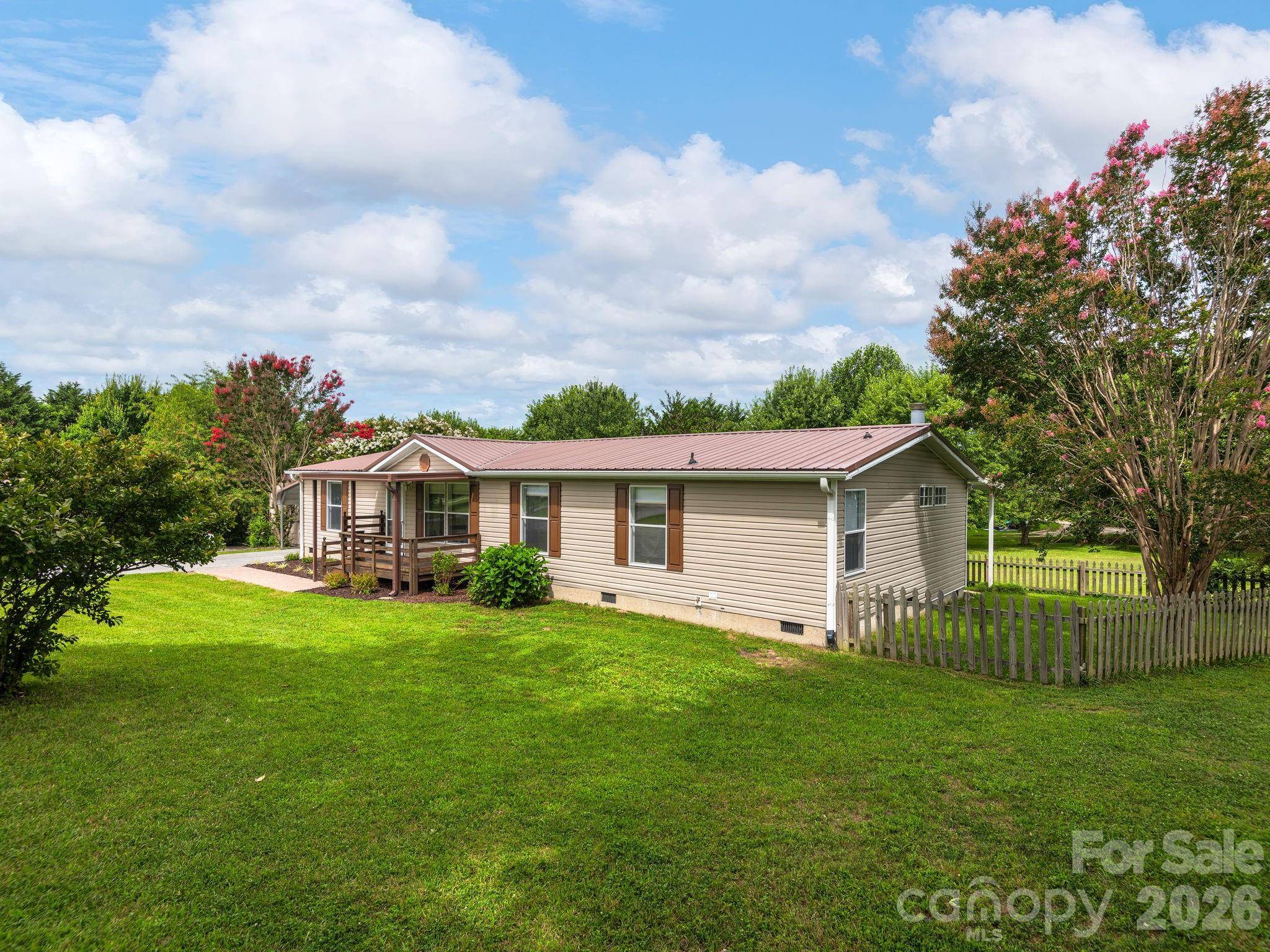 260 Divide LOOP, Flat Rock, NC 28731