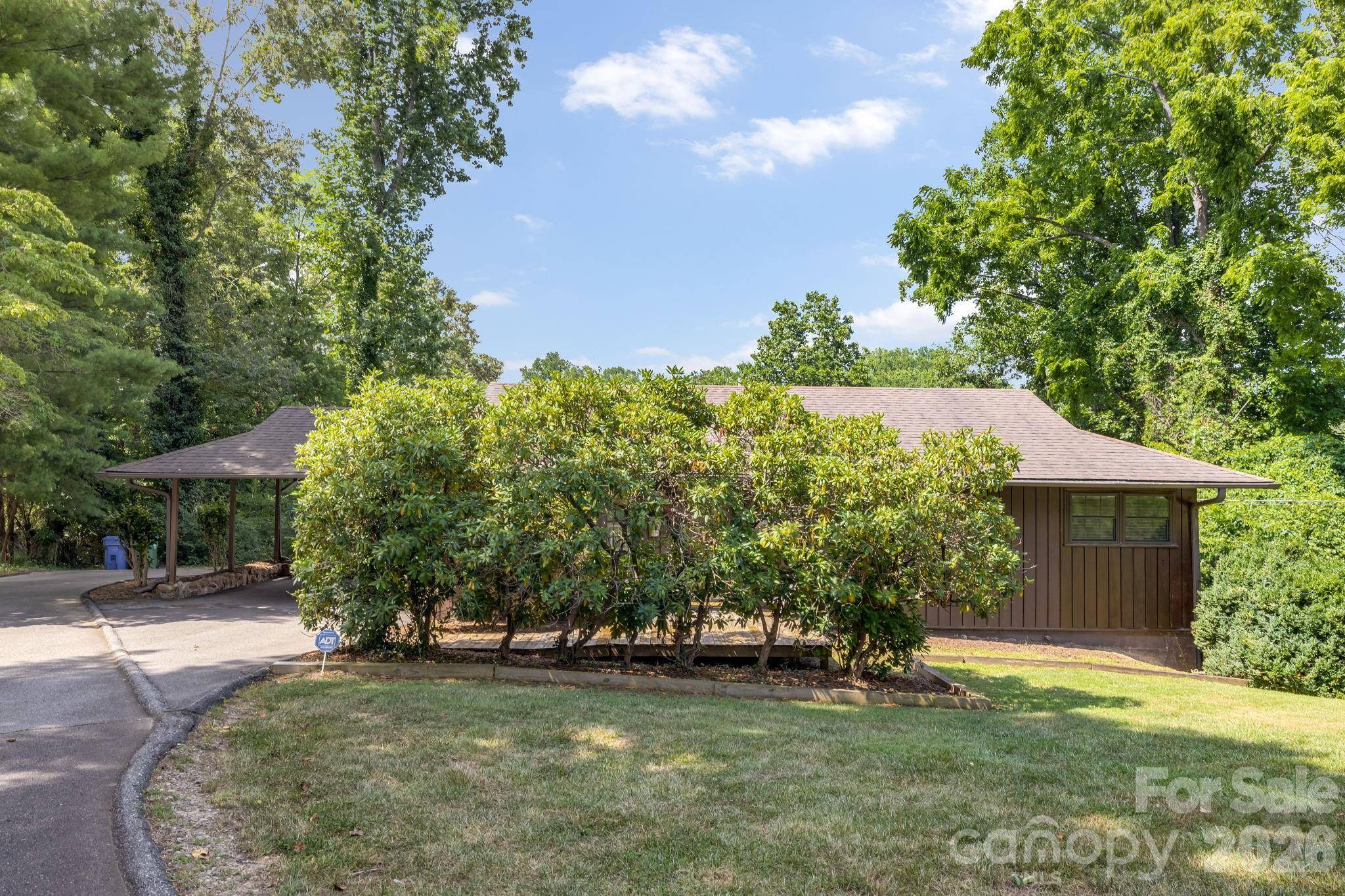 63 Baker PL, Asheville, NC 28806