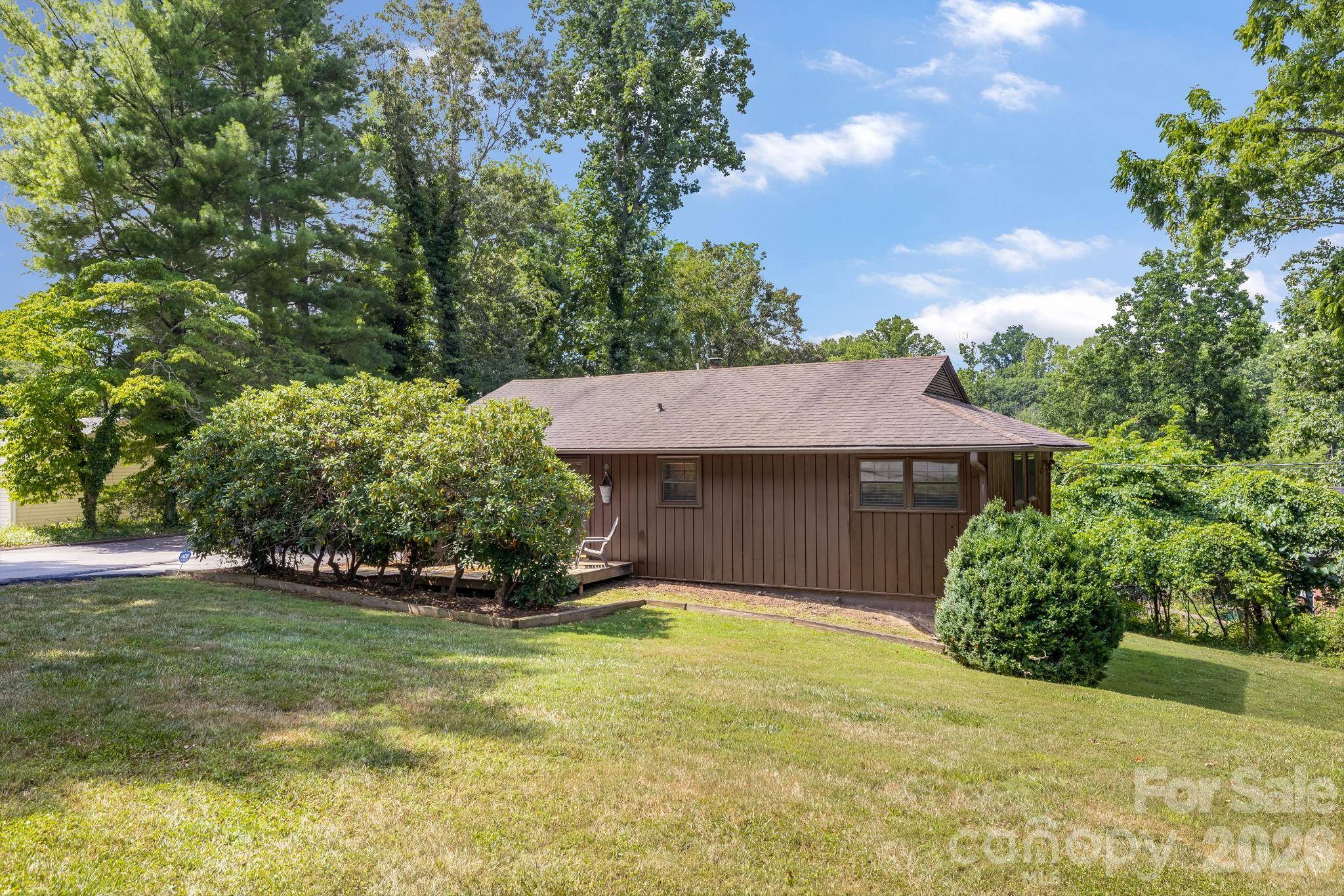 63 Baker PL, Asheville, NC 28806