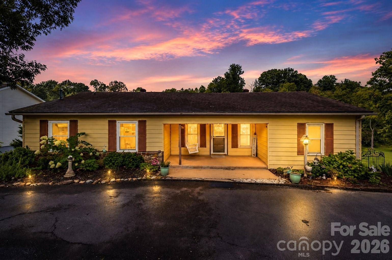 55 Banks Town RD, Weaverville, NC 28787