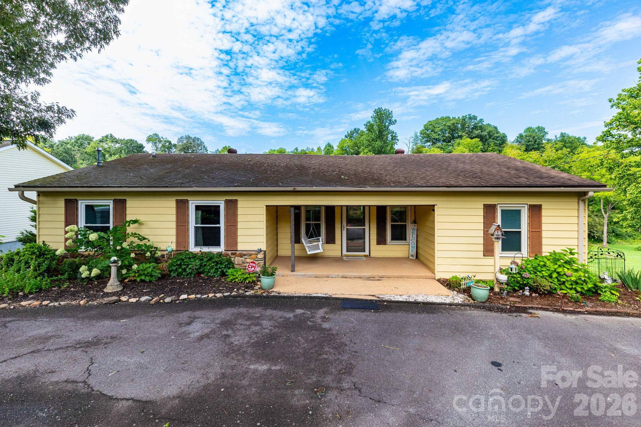 55 Banks Town RD, Weaverville, NC 28787