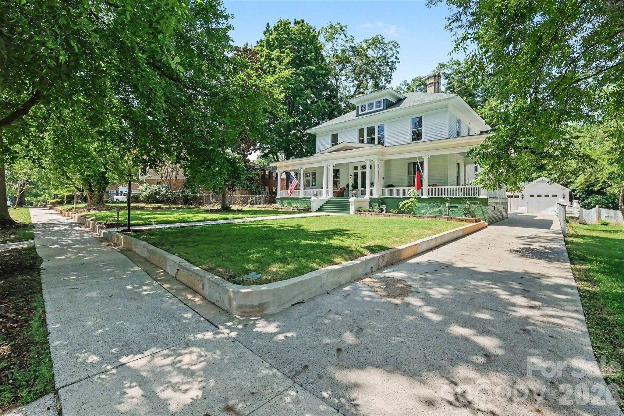 624 Walnut ST, Statesville, NC 28677