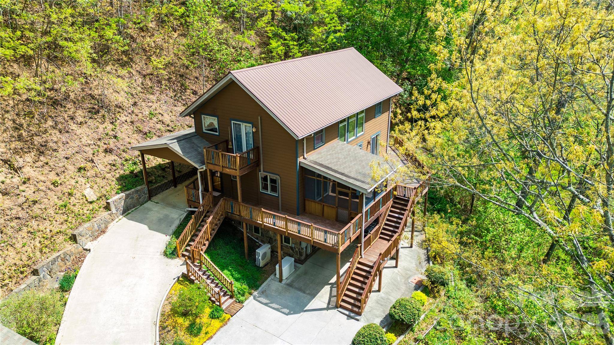 1602 Forest Run RD, Whittier, NC 28789