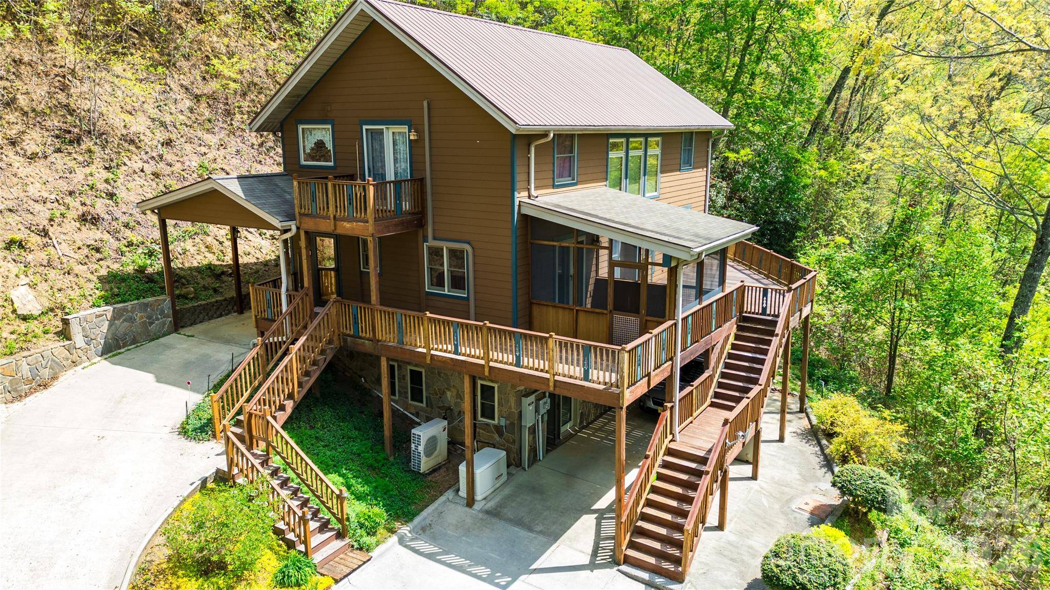 1602 Forest Run RD, Whittier, NC 28789