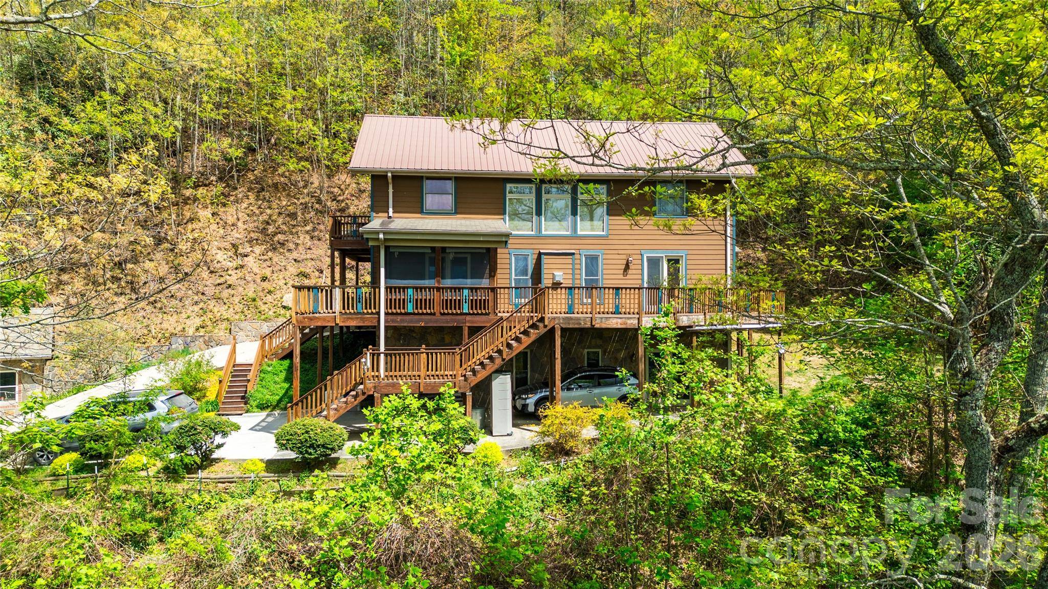 1602 Forest Run RD, Whittier, NC 28789