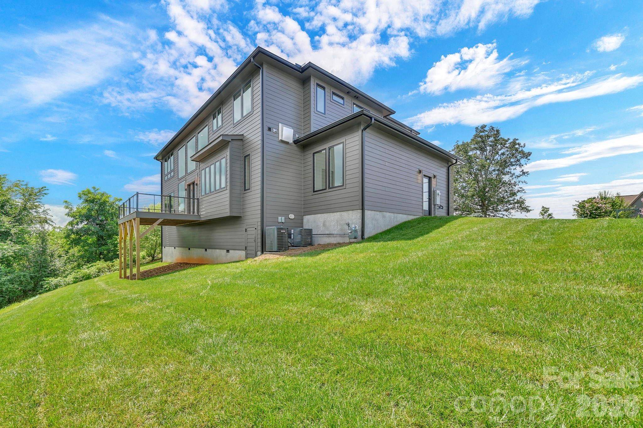 227 Pisgah Ridge TRL, Mills River, NC 28759
