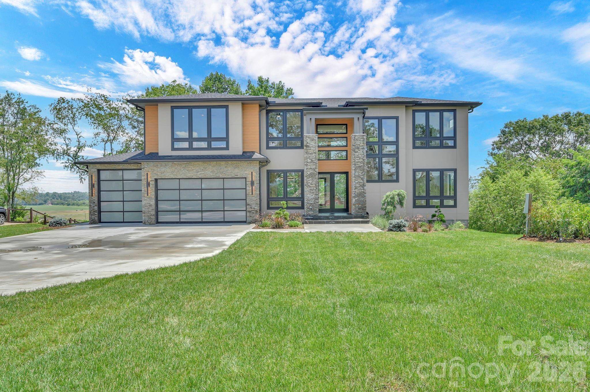 227 Pisgah Ridge TRL, Mills River, NC 28759