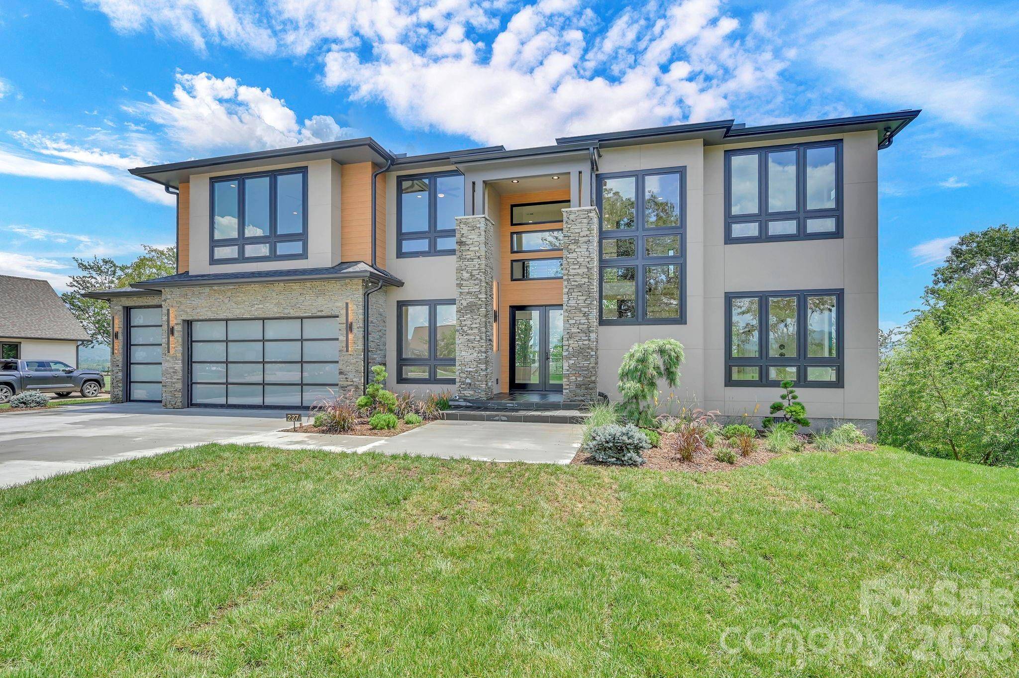 227 Pisgah Ridge TRL, Mills River, NC 28759