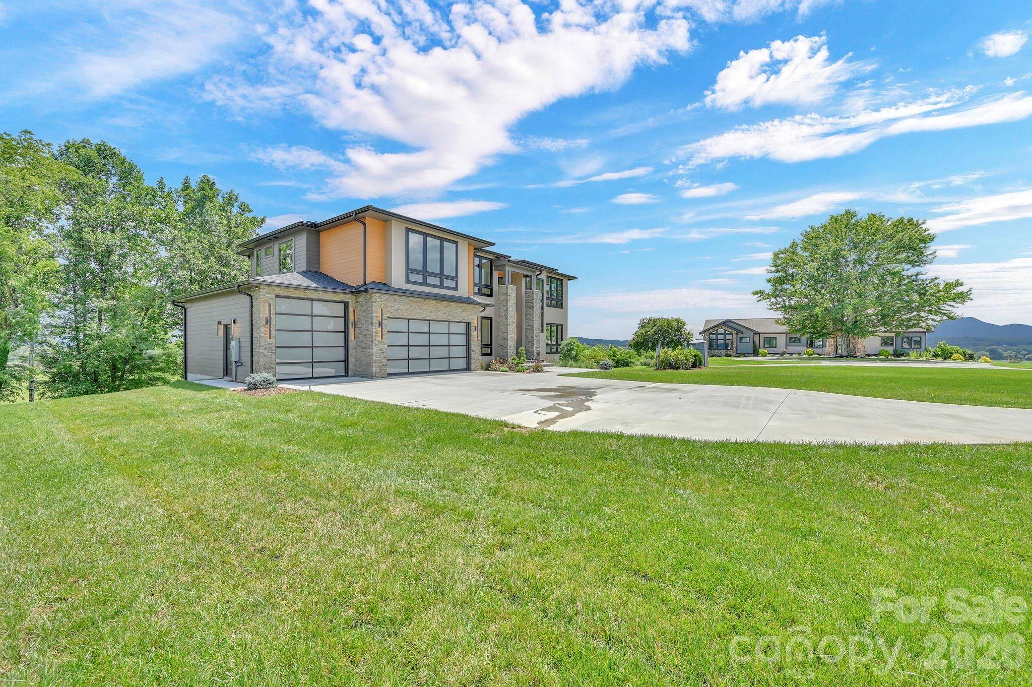 227 Pisgah Ridge TRL, Mills River, NC 28759