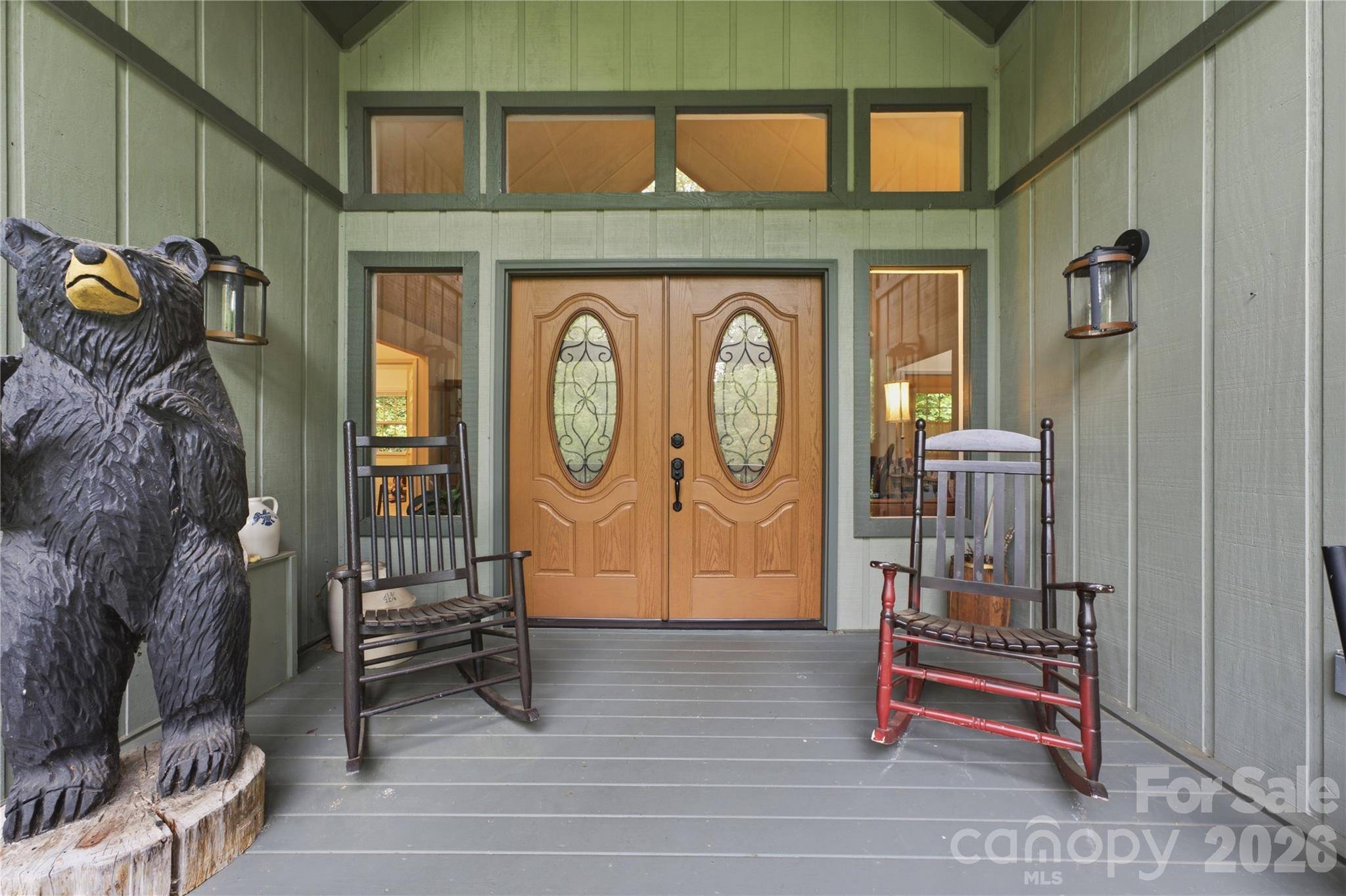 100 Foresthill LN, Whittier, NC 28789