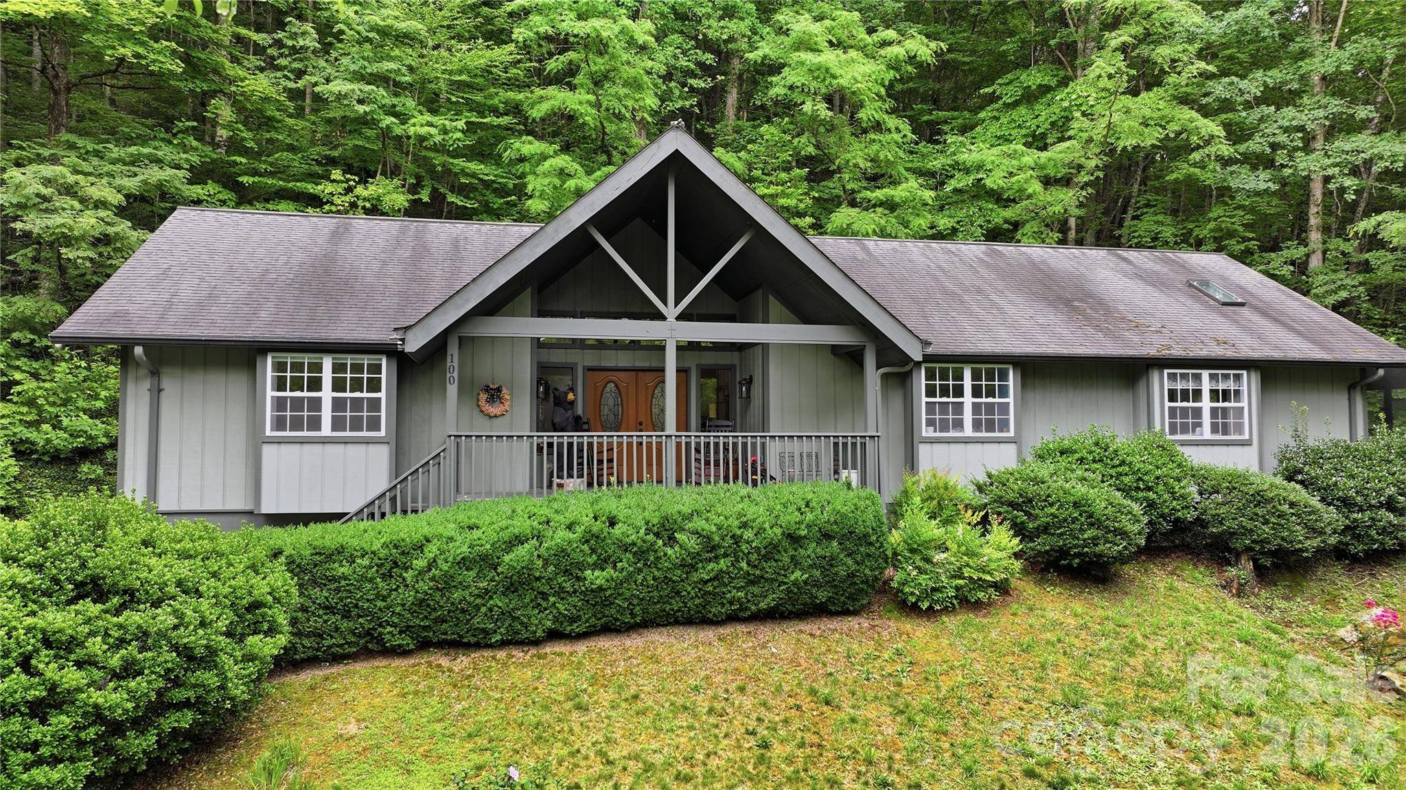 100 Foresthill LN, Whittier, NC 28789