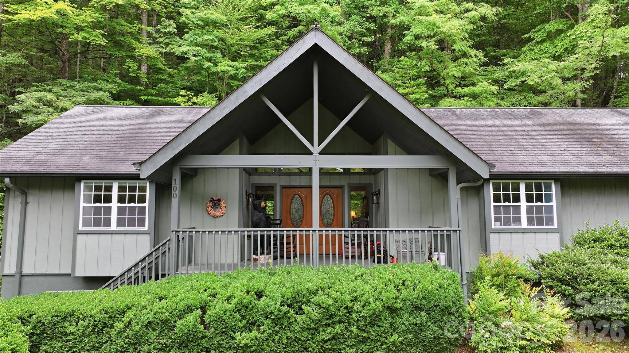 100 Foresthill LN, Whittier, NC 28789