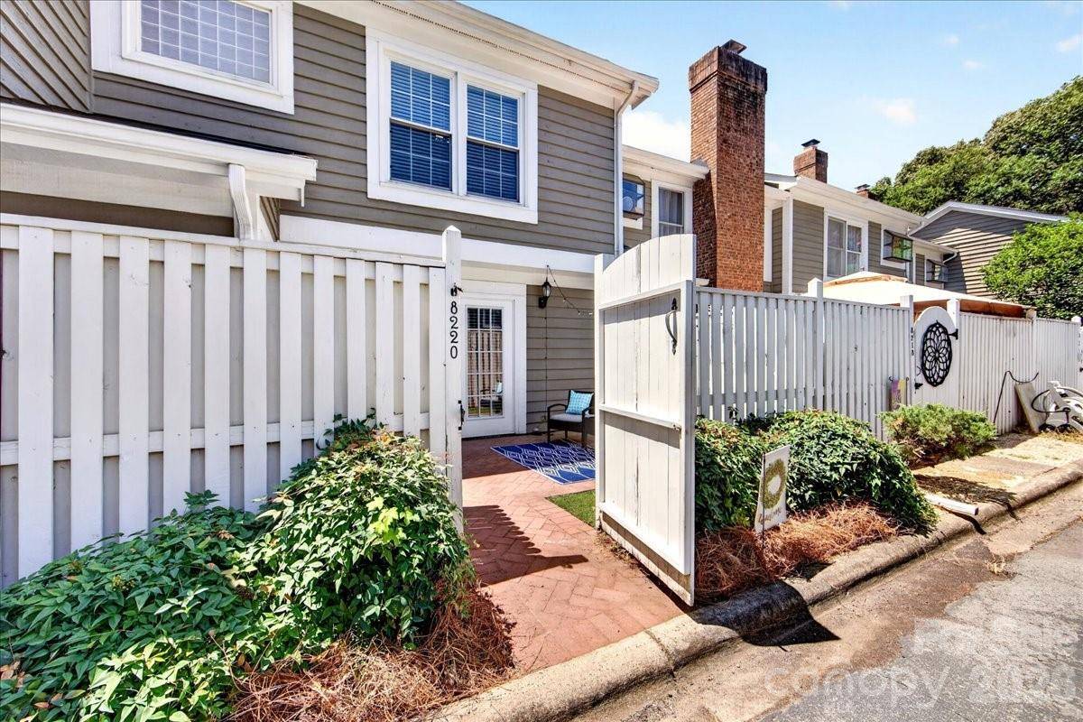 8220 Legare CT, Charlotte, NC 28210