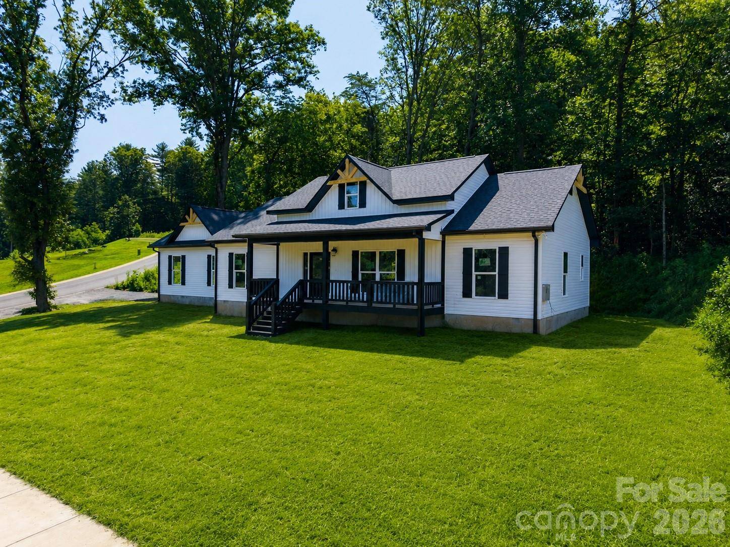 60 Charlotte ST, Franklin, NC 28734