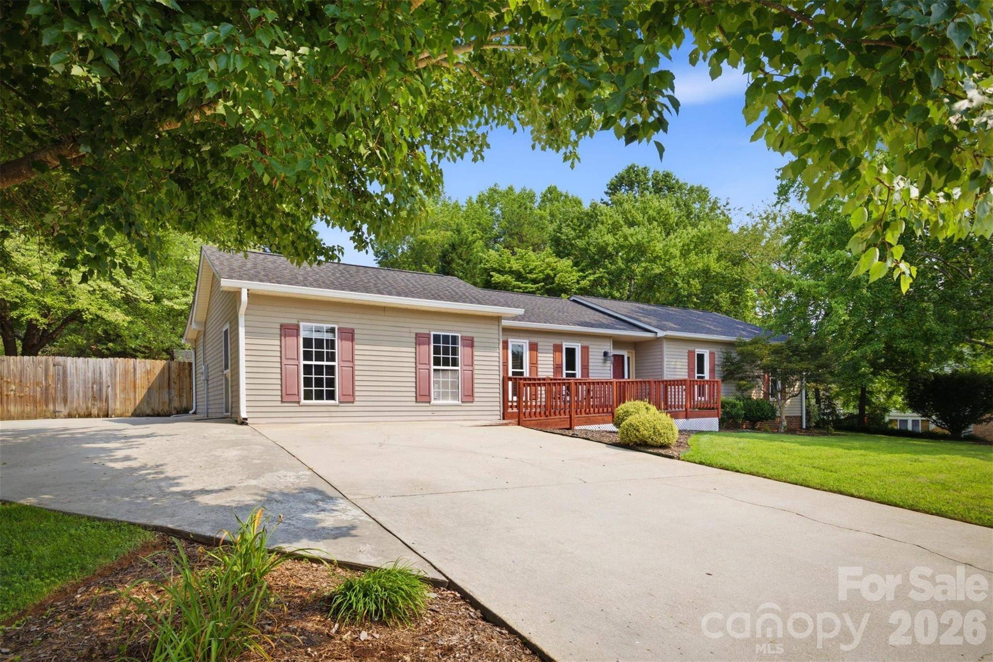 1806 Kyle CT NE, Lenoir, NC 28645