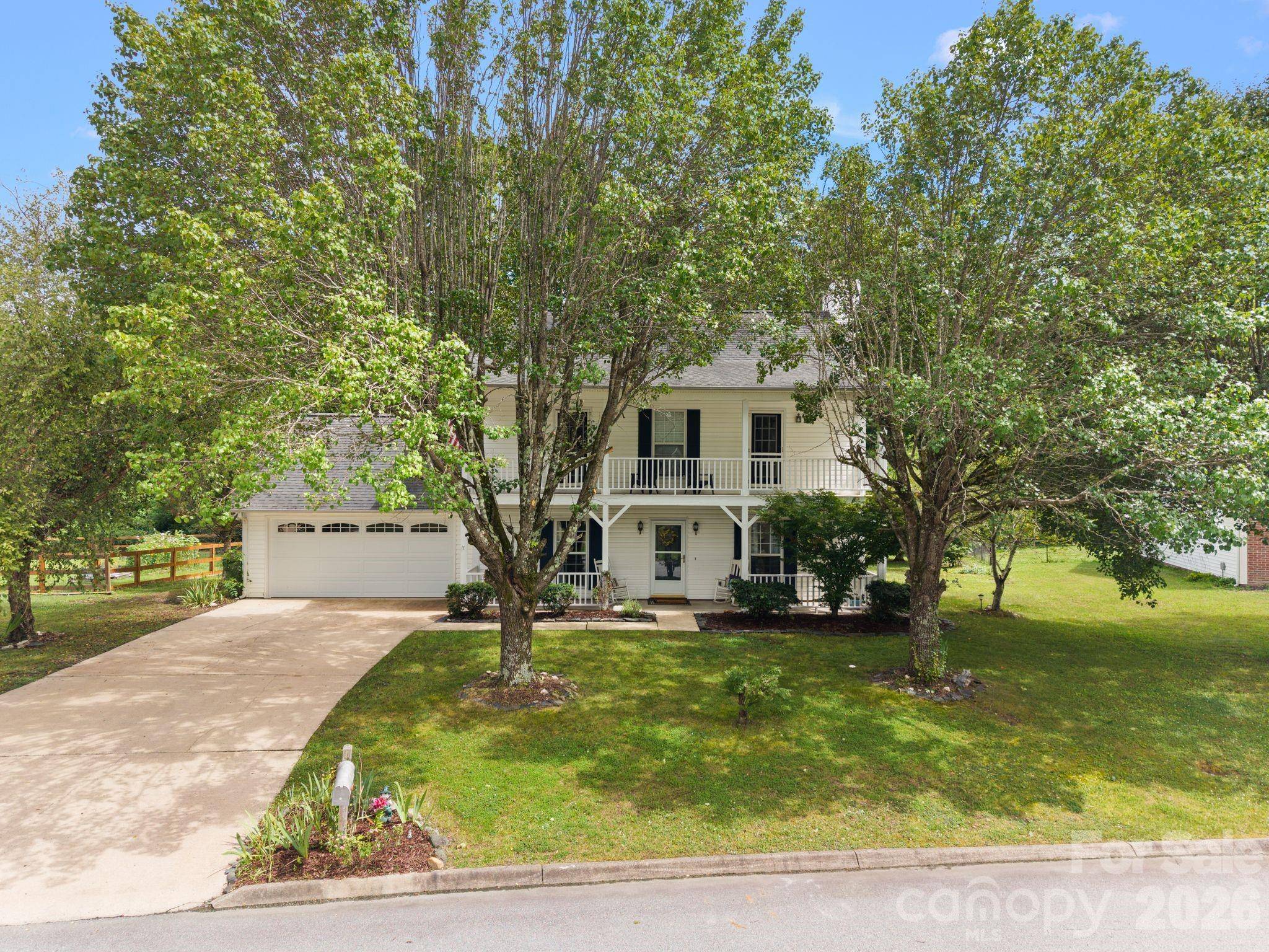 1040 Thorncrest DR, Fletcher, NC 28732