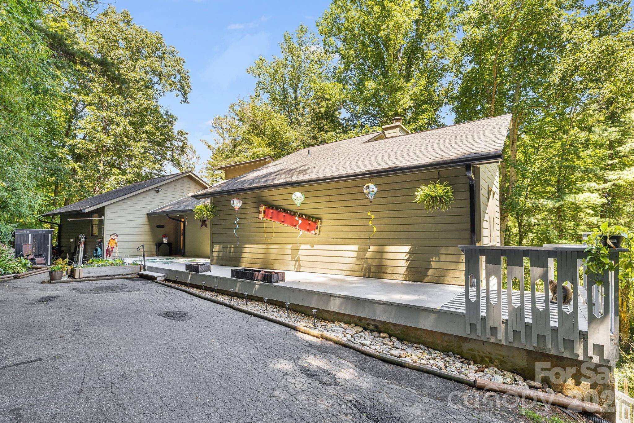 64 Big Spruce LN, Waynesville, NC 28786