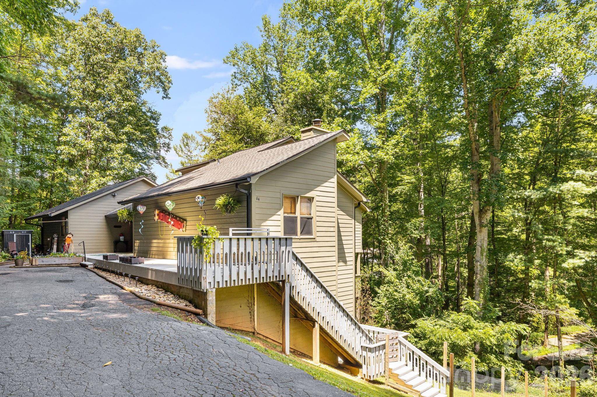 64 Big Spruce LN, Waynesville, NC 28786