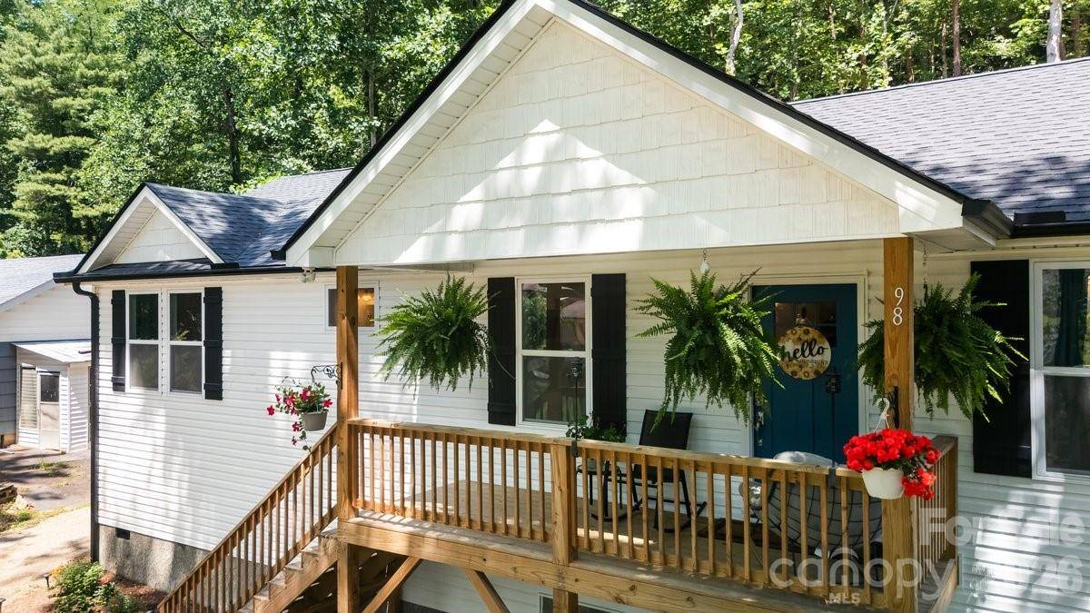 98 Dryid Hill RD, Swannanoa, NC 28778