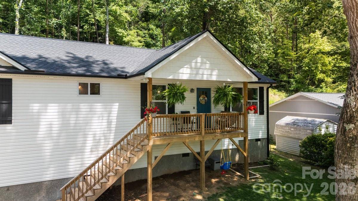 98 Dryid Hill RD, Swannanoa, NC 28778