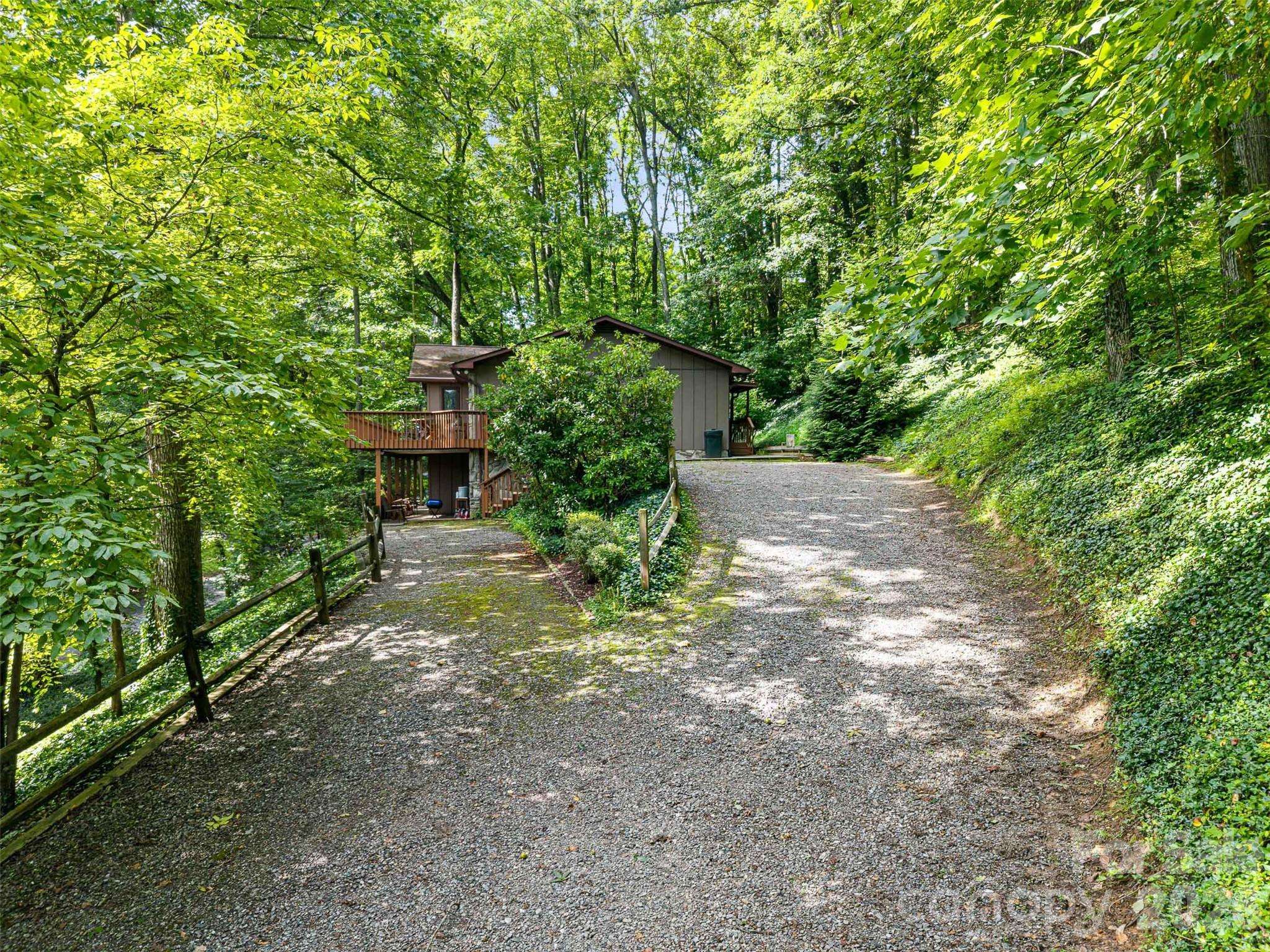 25 Anne ST, Lake Junaluska, NC 28745