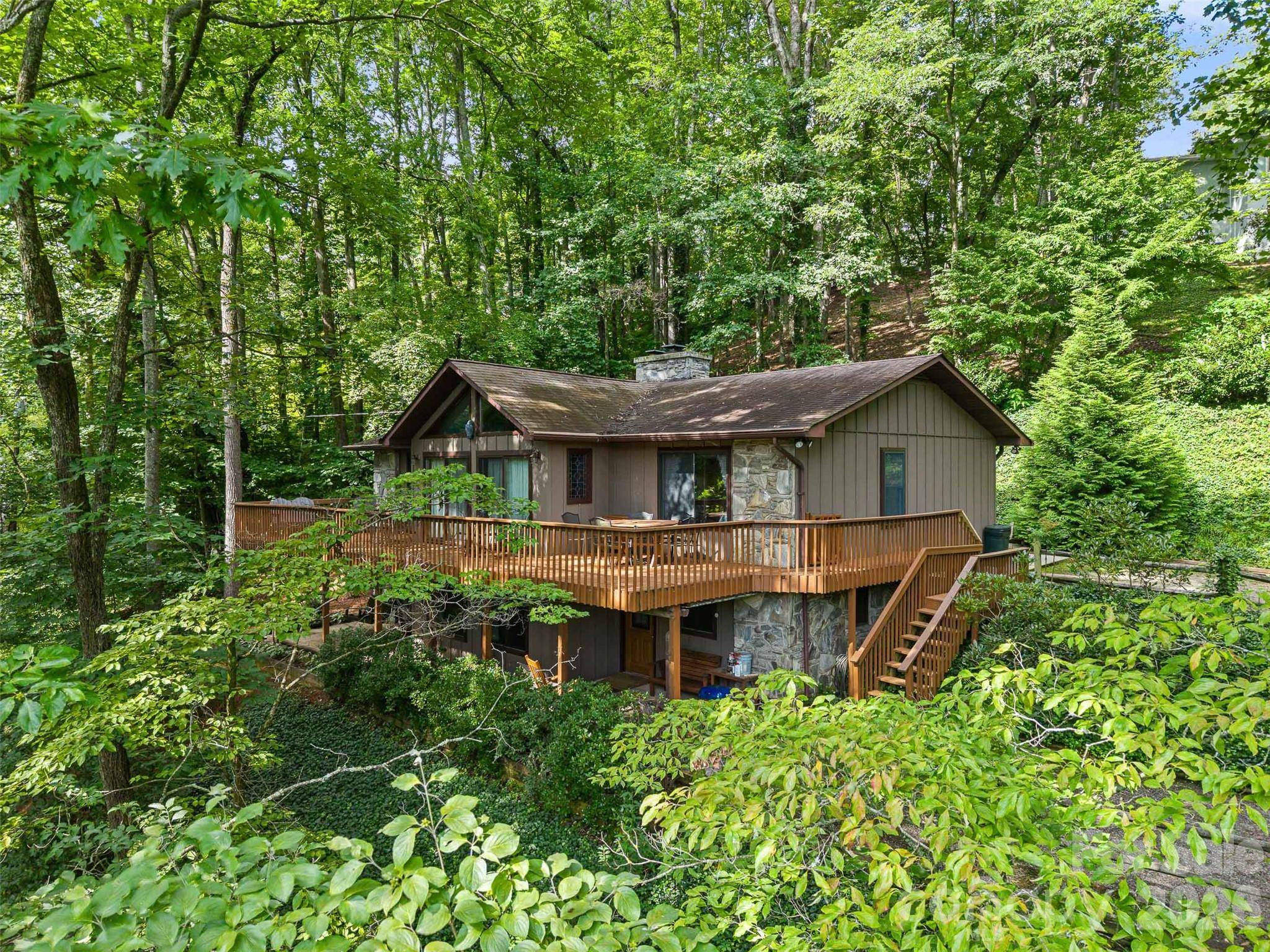 25 Anne ST, Lake Junaluska, NC 28745