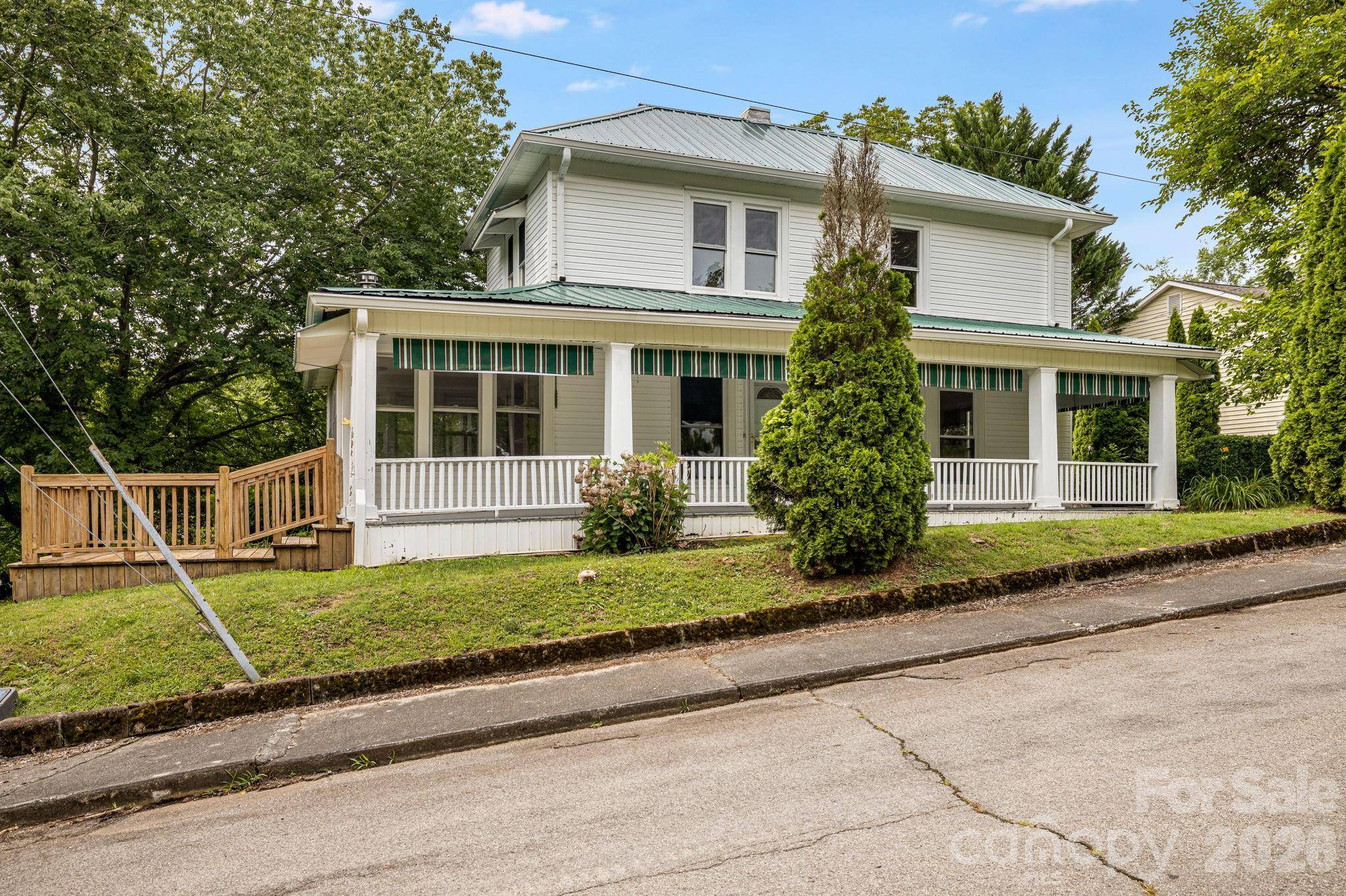 82 Hill ST, Hot Springs, NC 28743