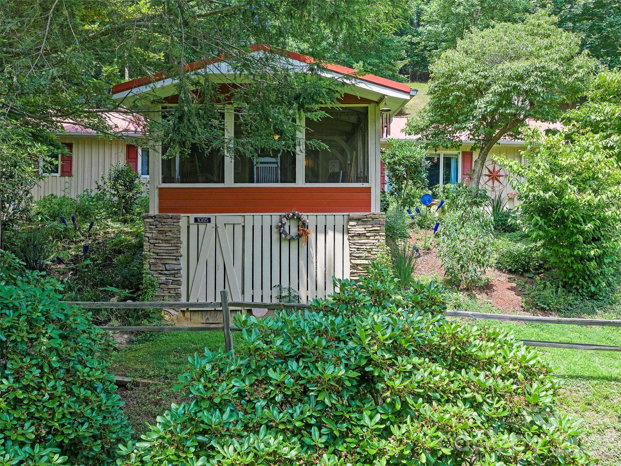 1065 Upper Pig Pen RD, Green Mountain, NC 28740