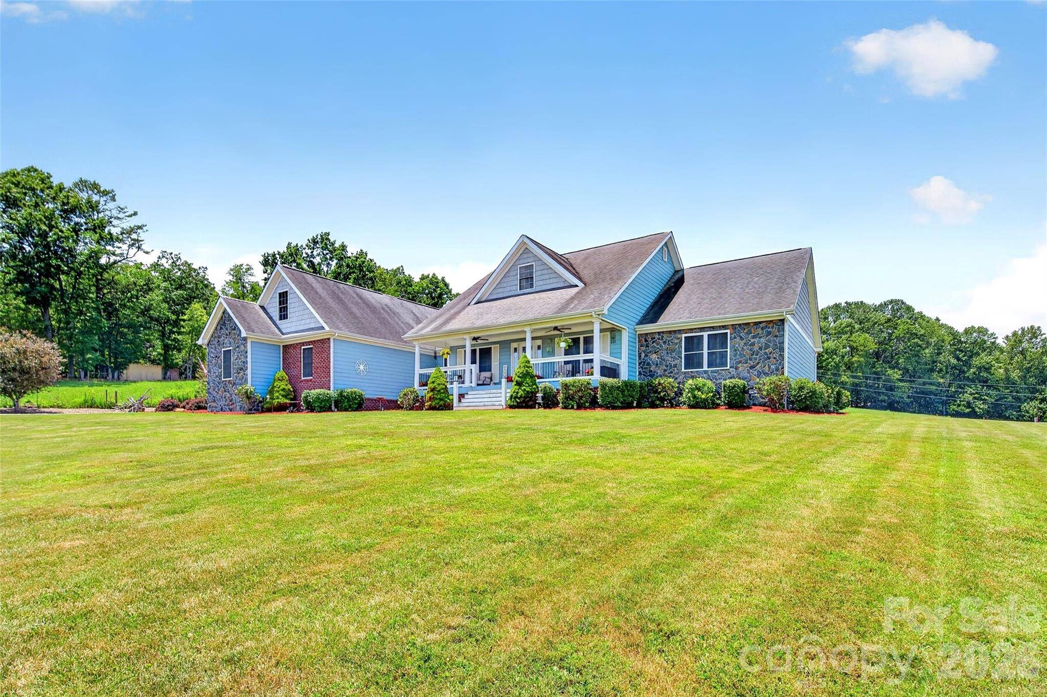 1174 Dale RD, Spruce Pine, NC 28777