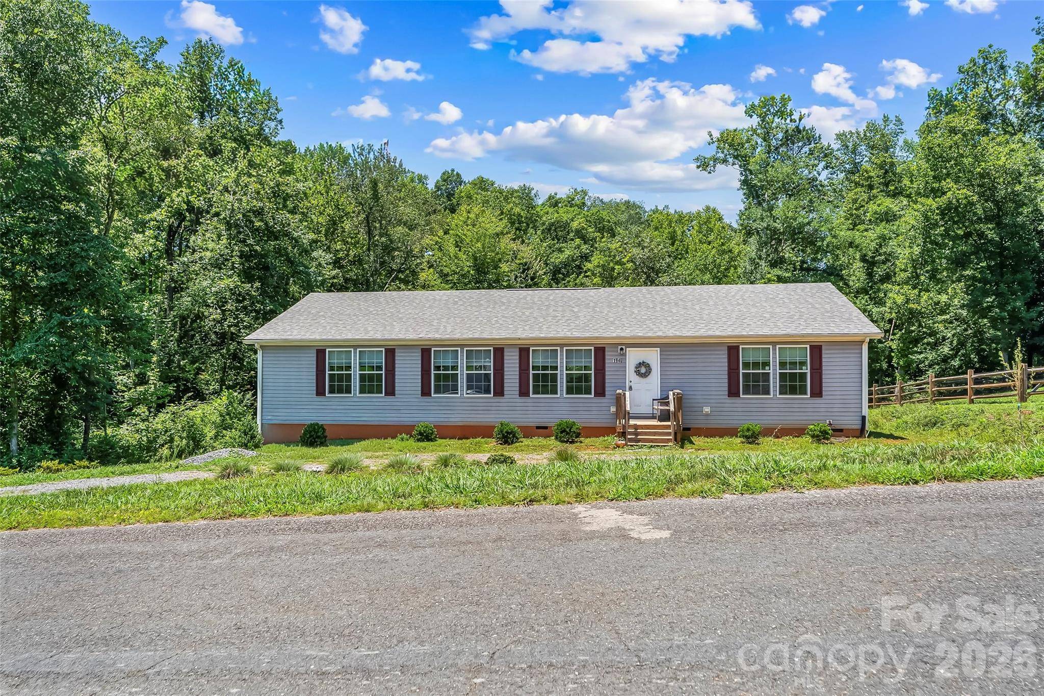 1940 Eastbrook CIR, Morganton, NC 28655
