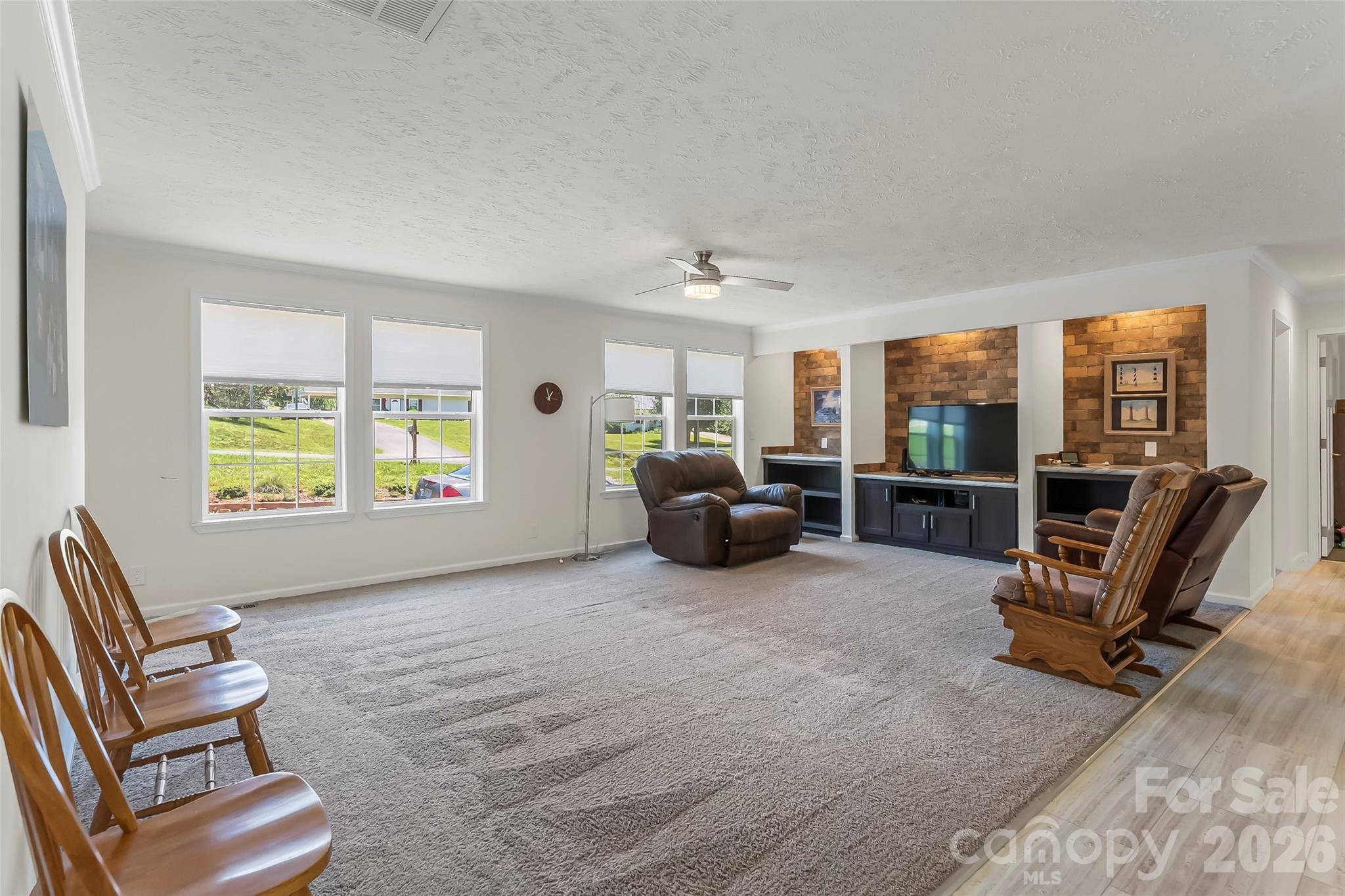 1940 Eastbrook CIR, Morganton, NC 28655