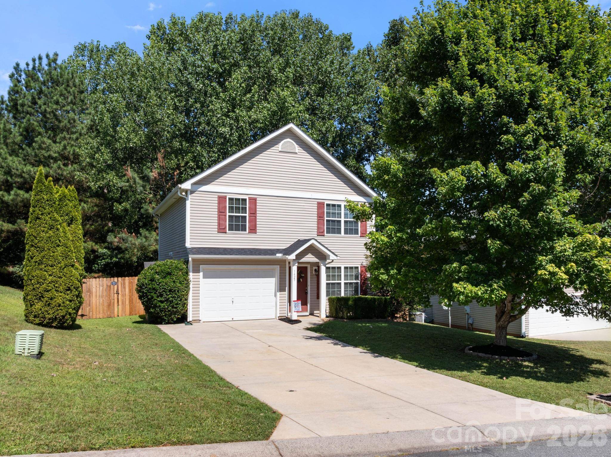 1429 River Run RD, Lowell, NC 28098