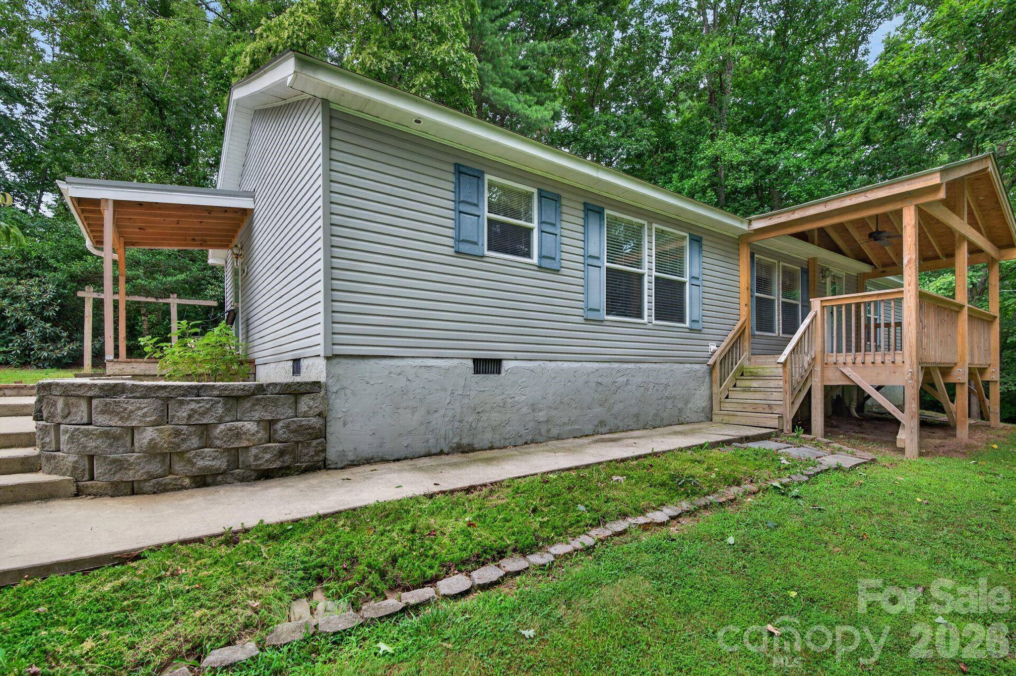 146 Banks View LN, Hendersonville, NC 28792