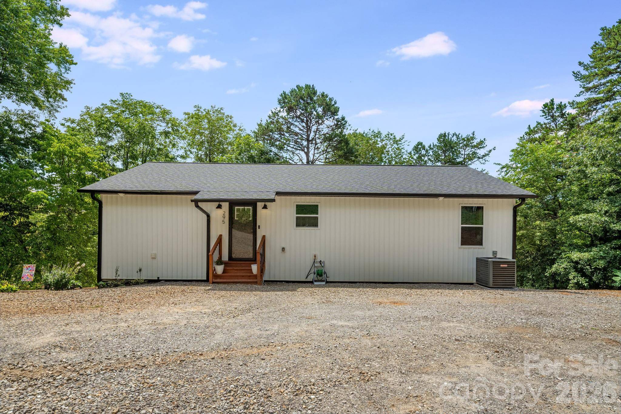 295 Penland ST, Clyde, NC 28721
